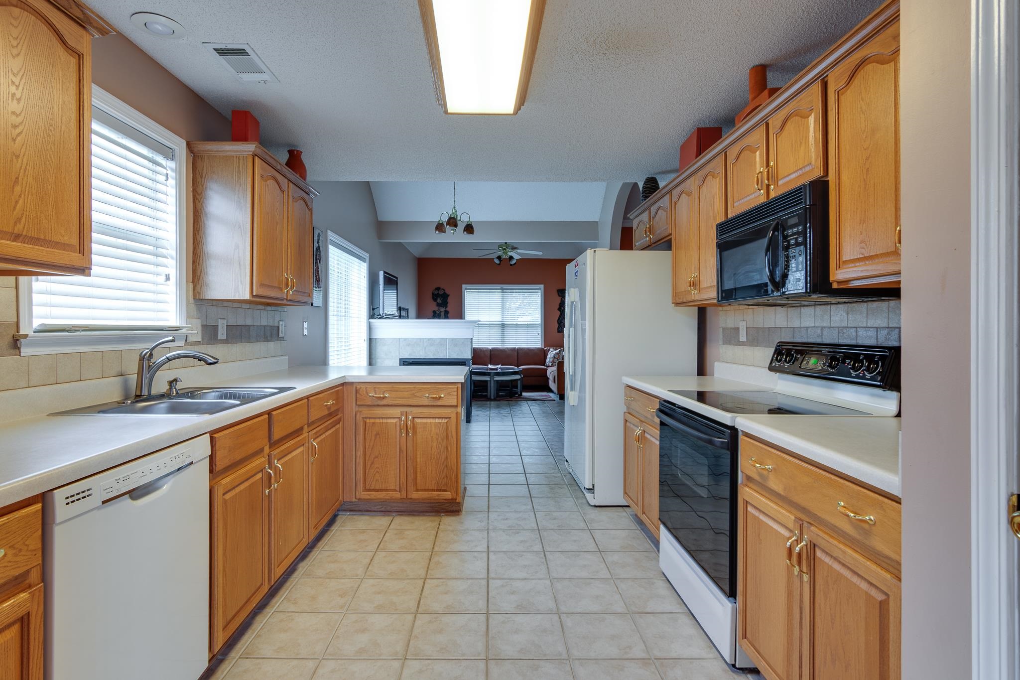 7326 Pinnacle Oaks Dr Property Photo 6