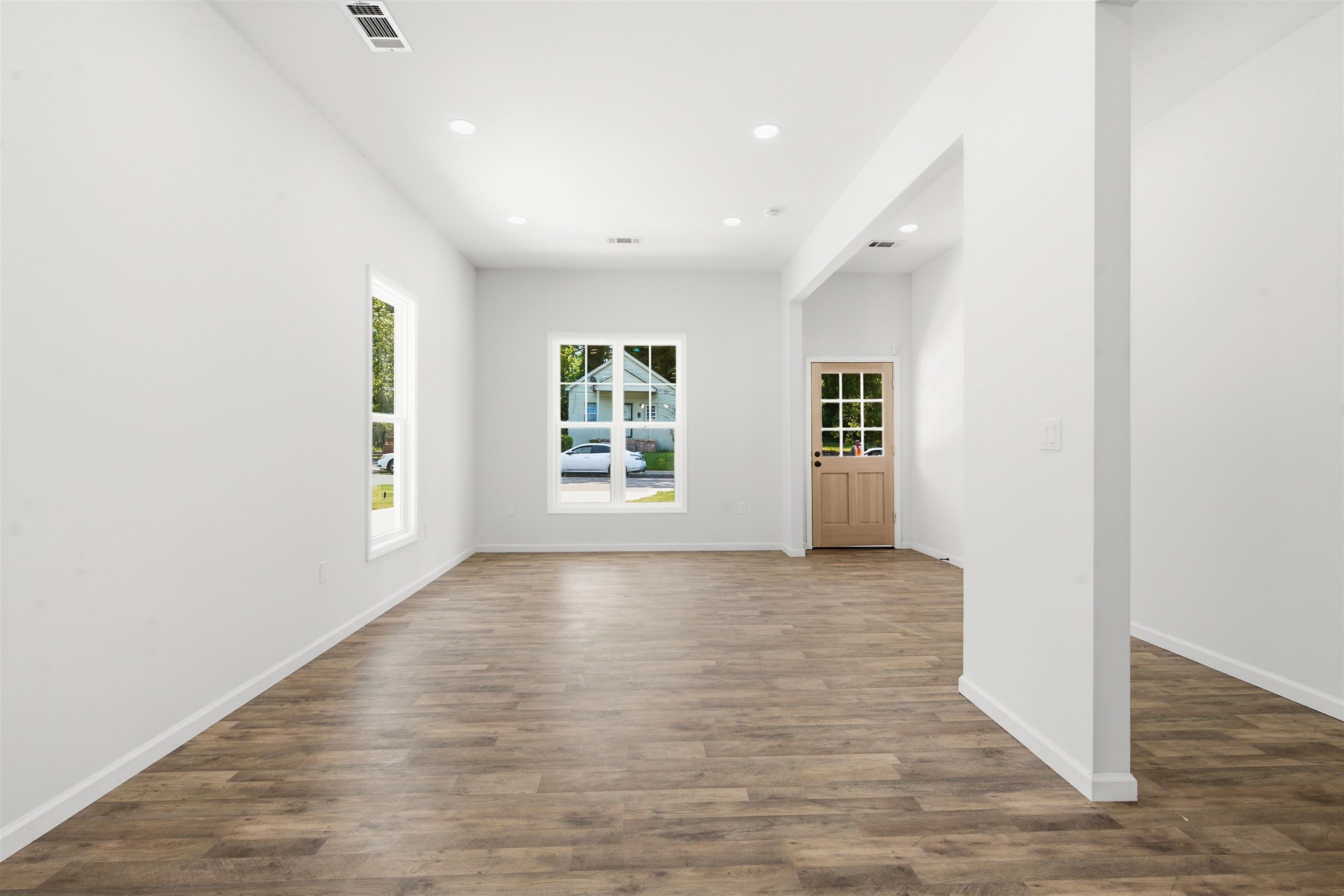 1067 Shaw Pl Property Photo 4