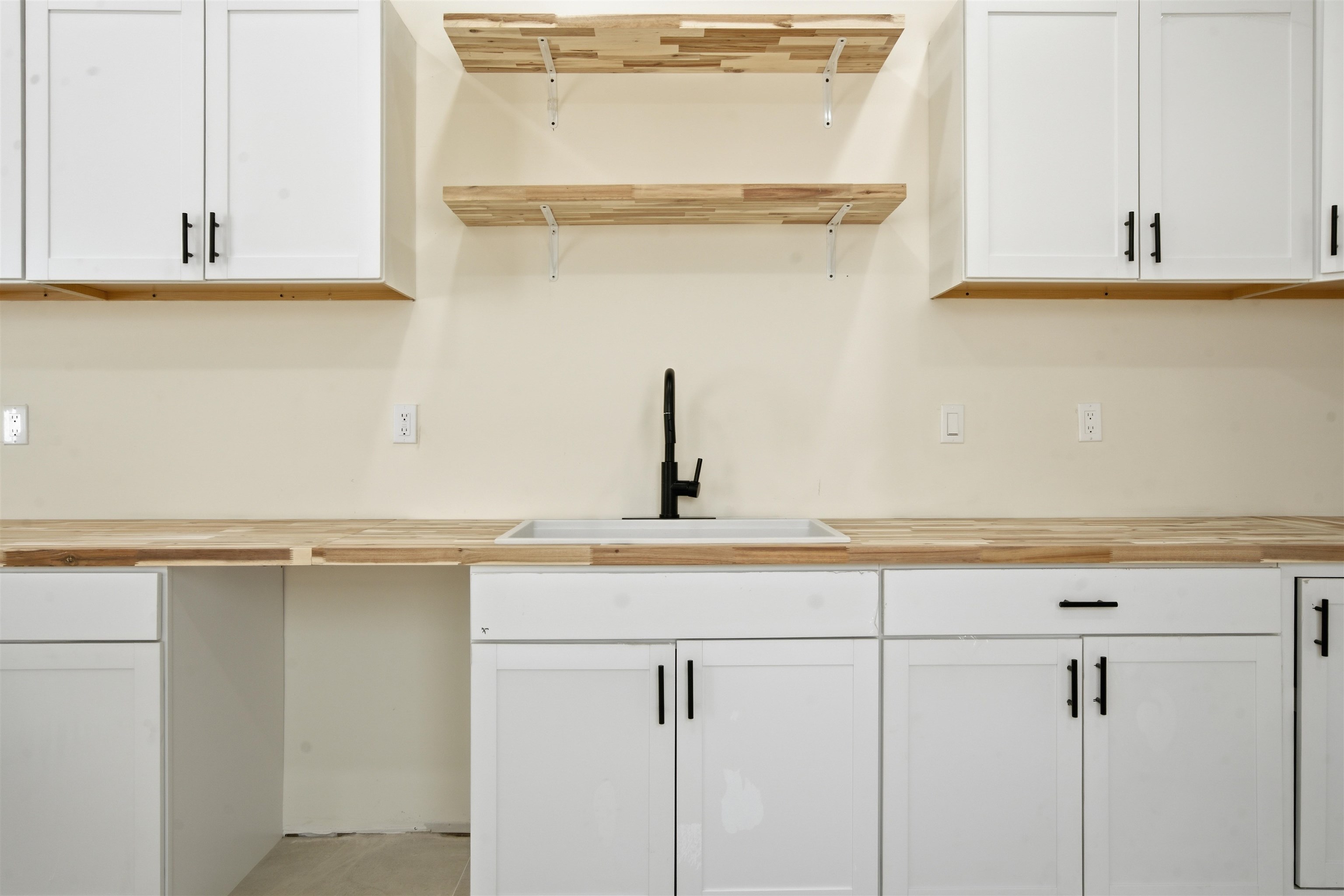 1067 Shaw Pl Property Photo 6