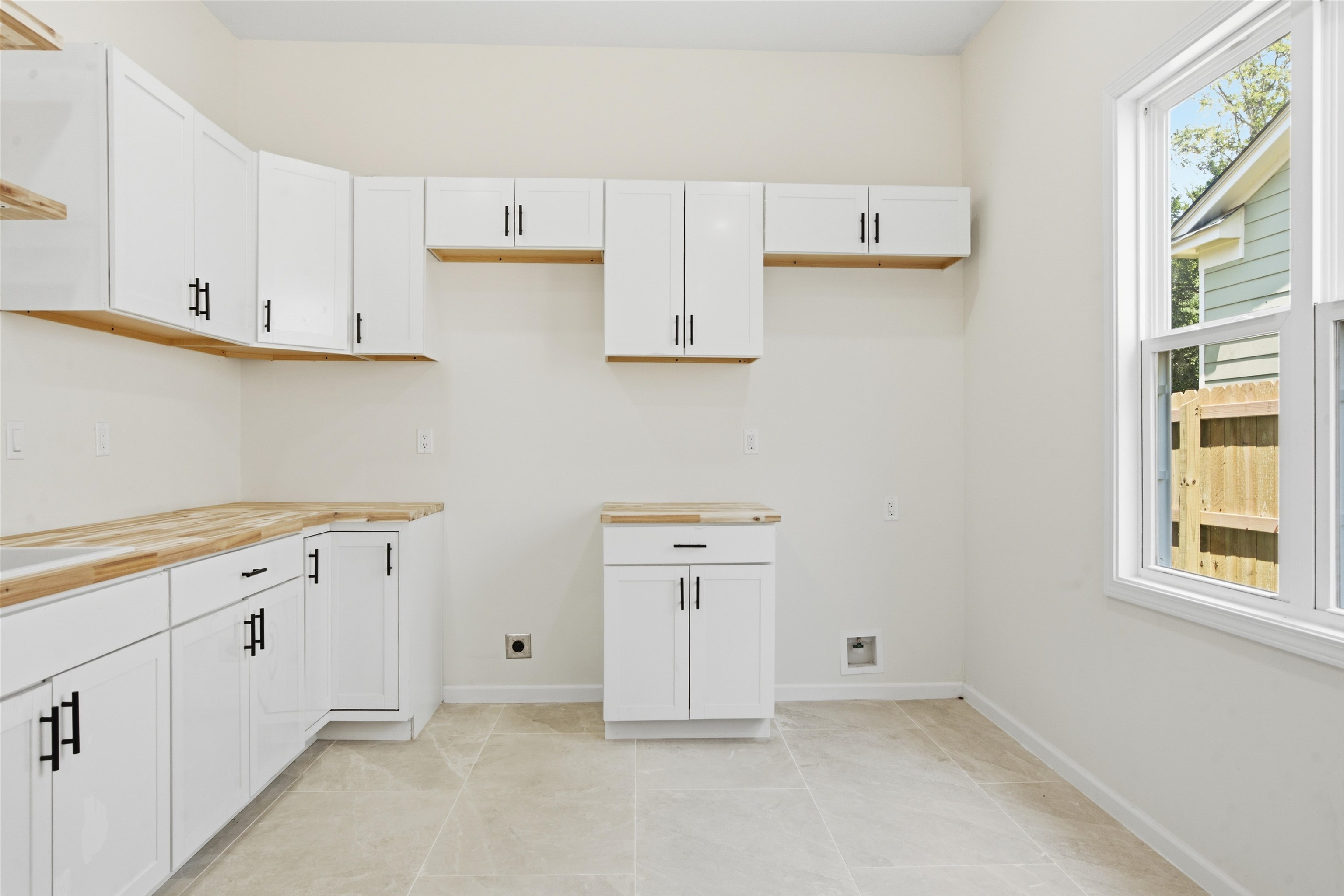 1067 Shaw Pl Property Photo 8