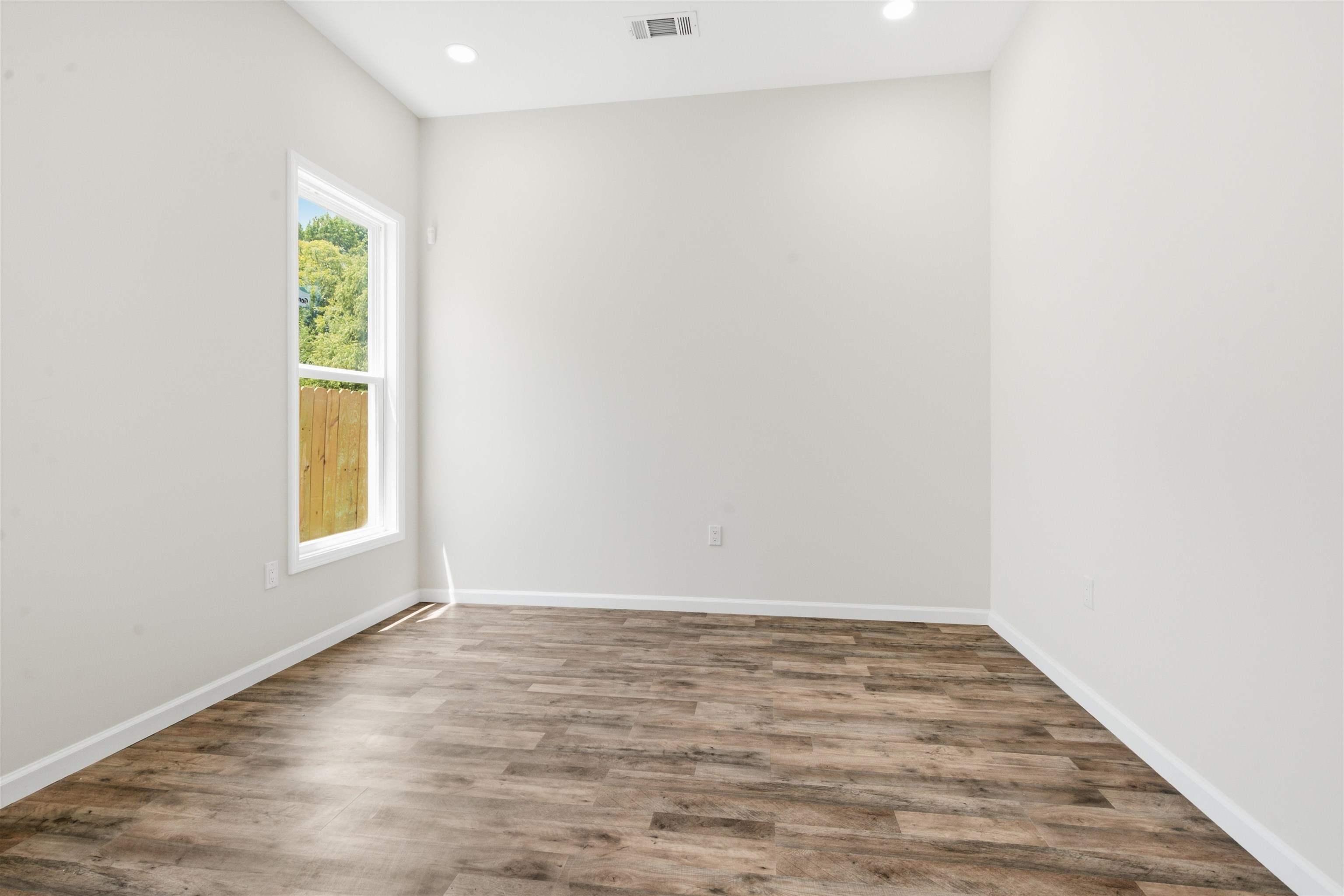 1067 Shaw Pl Property Photo 16