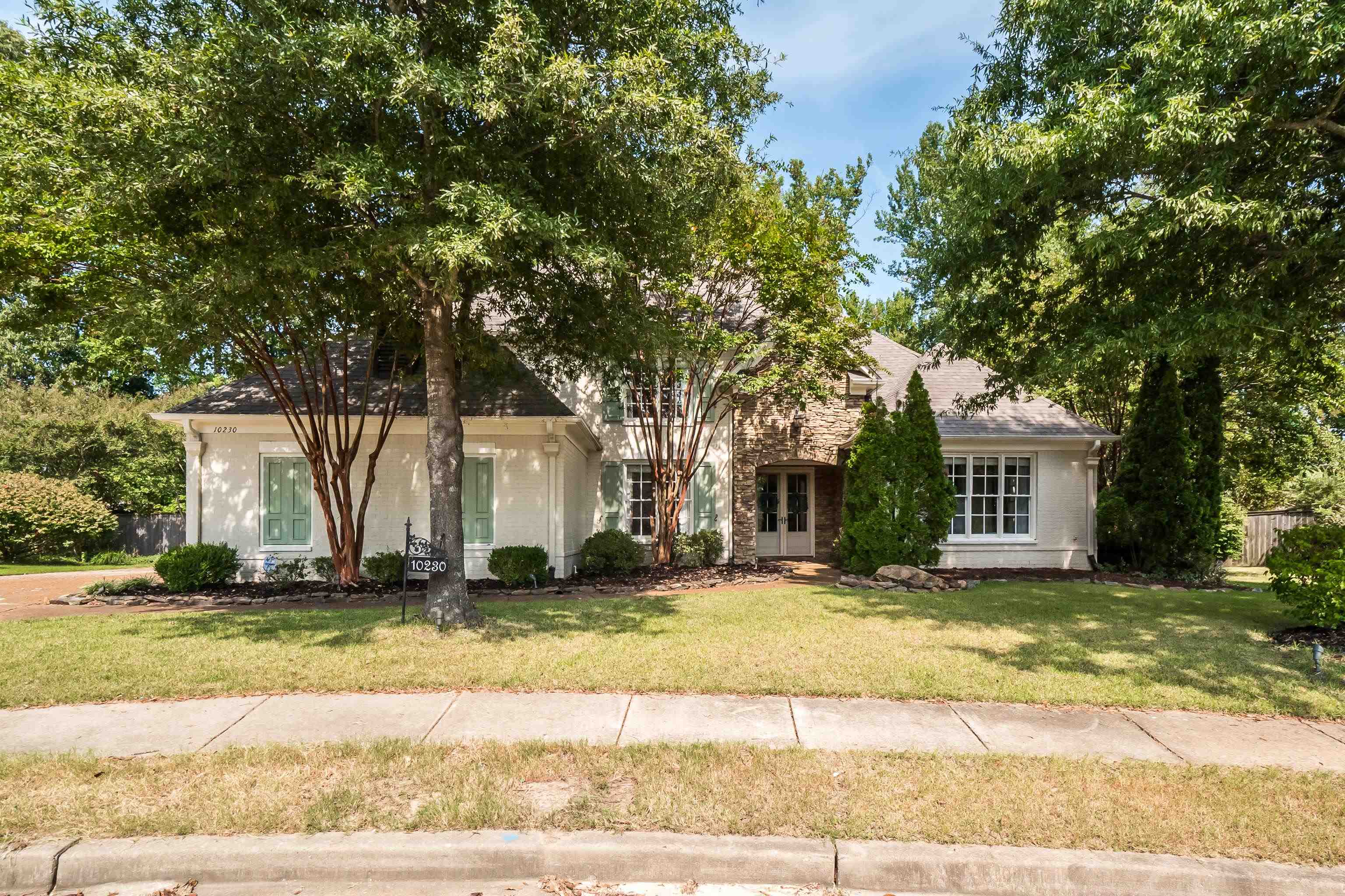 10230 MACKWOOD DR Property Photo 1