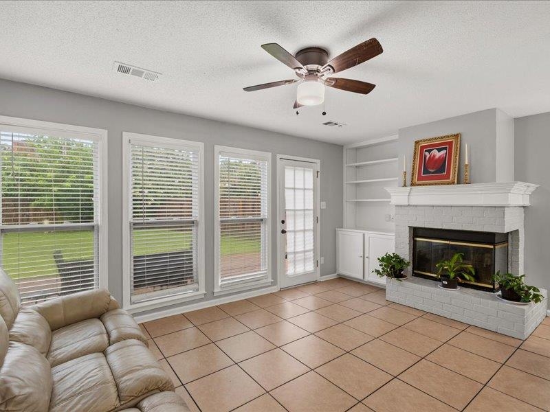 1952 Westbriar Cir Property Photo 6