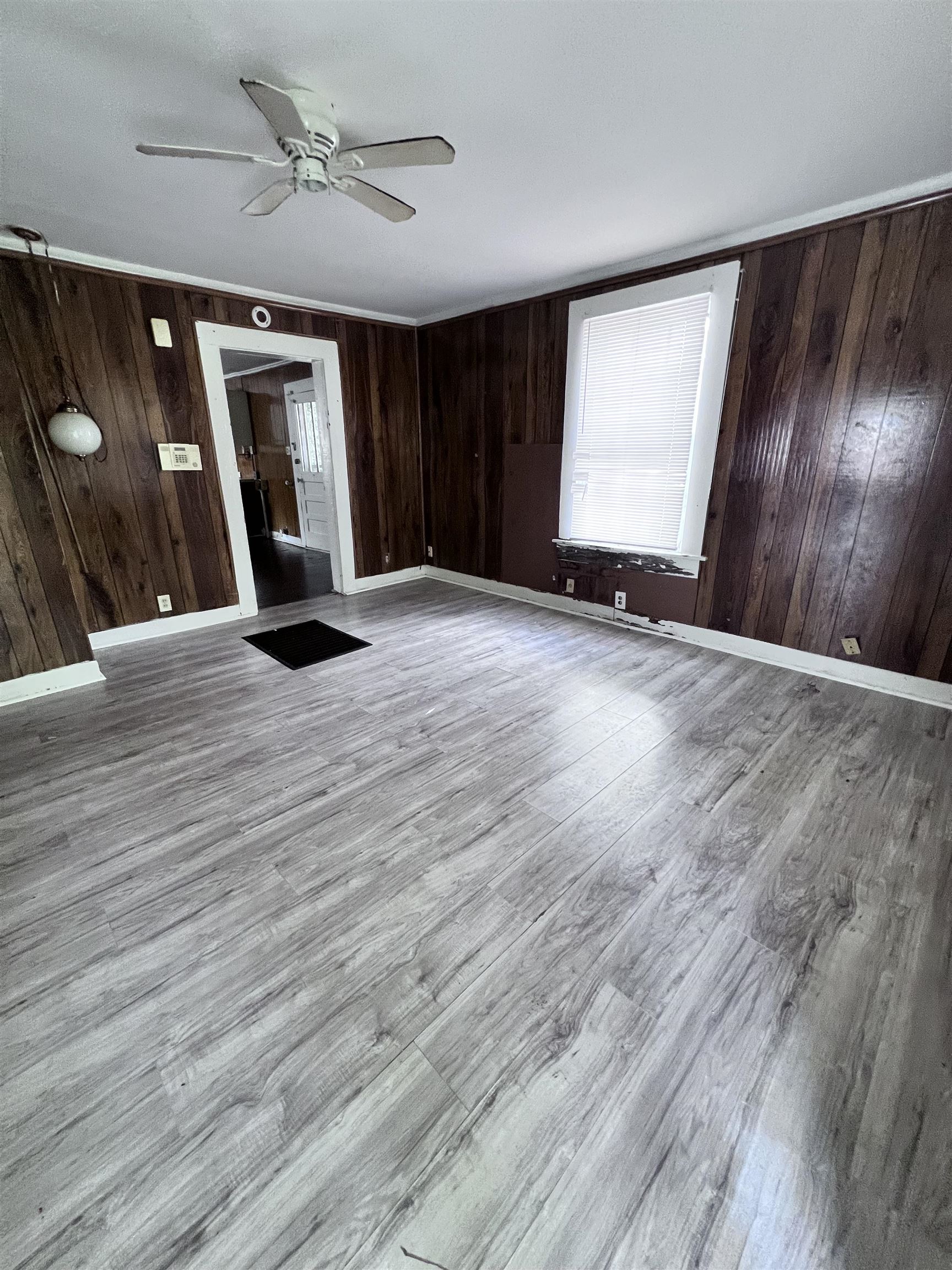 1823 Cedarhurst Ave Property Photo 2