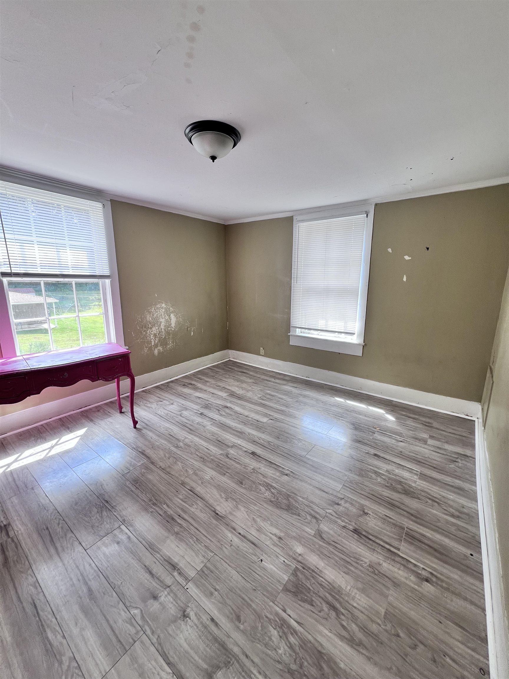1823 Cedarhurst Ave Property Photo 3