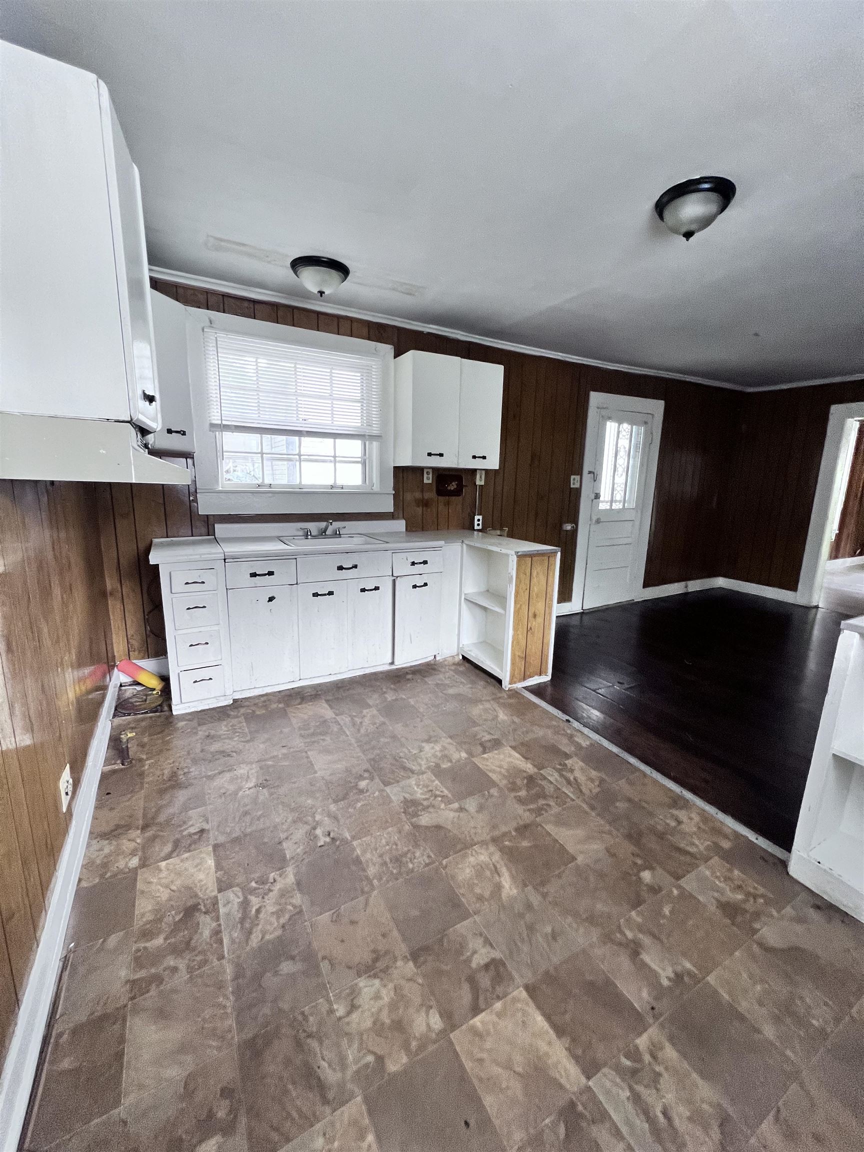 1823 Cedarhurst Ave Property Photo 6