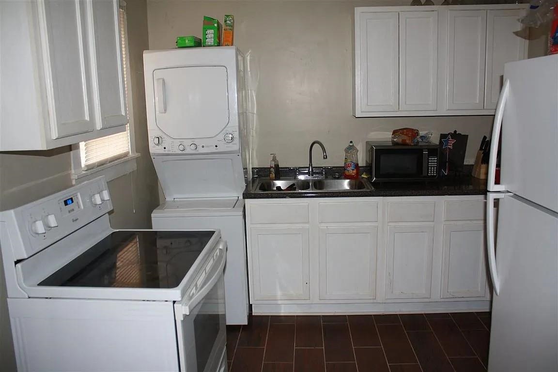 2220 Hillside Ave Property Photo 3
