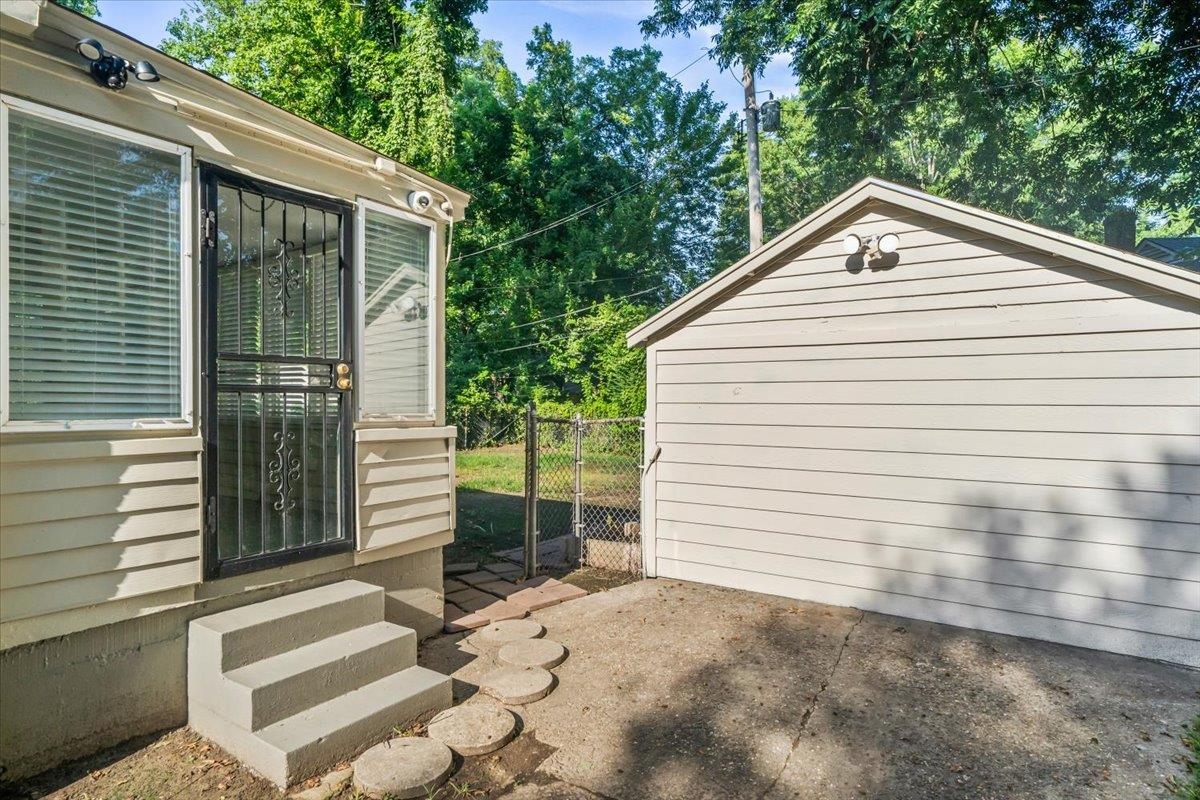 737 Buck St Property Photo 17