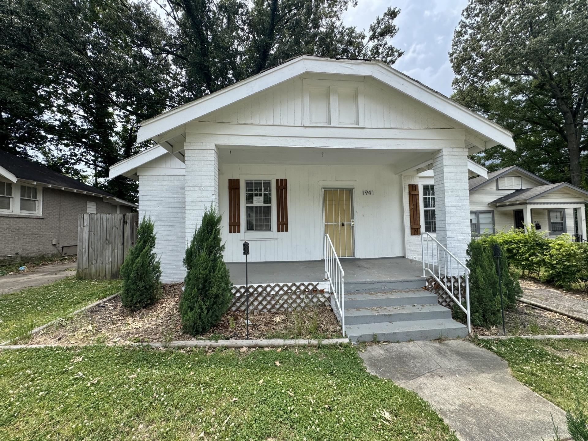 1941 E MCLEMORE AVE Property Photo 1