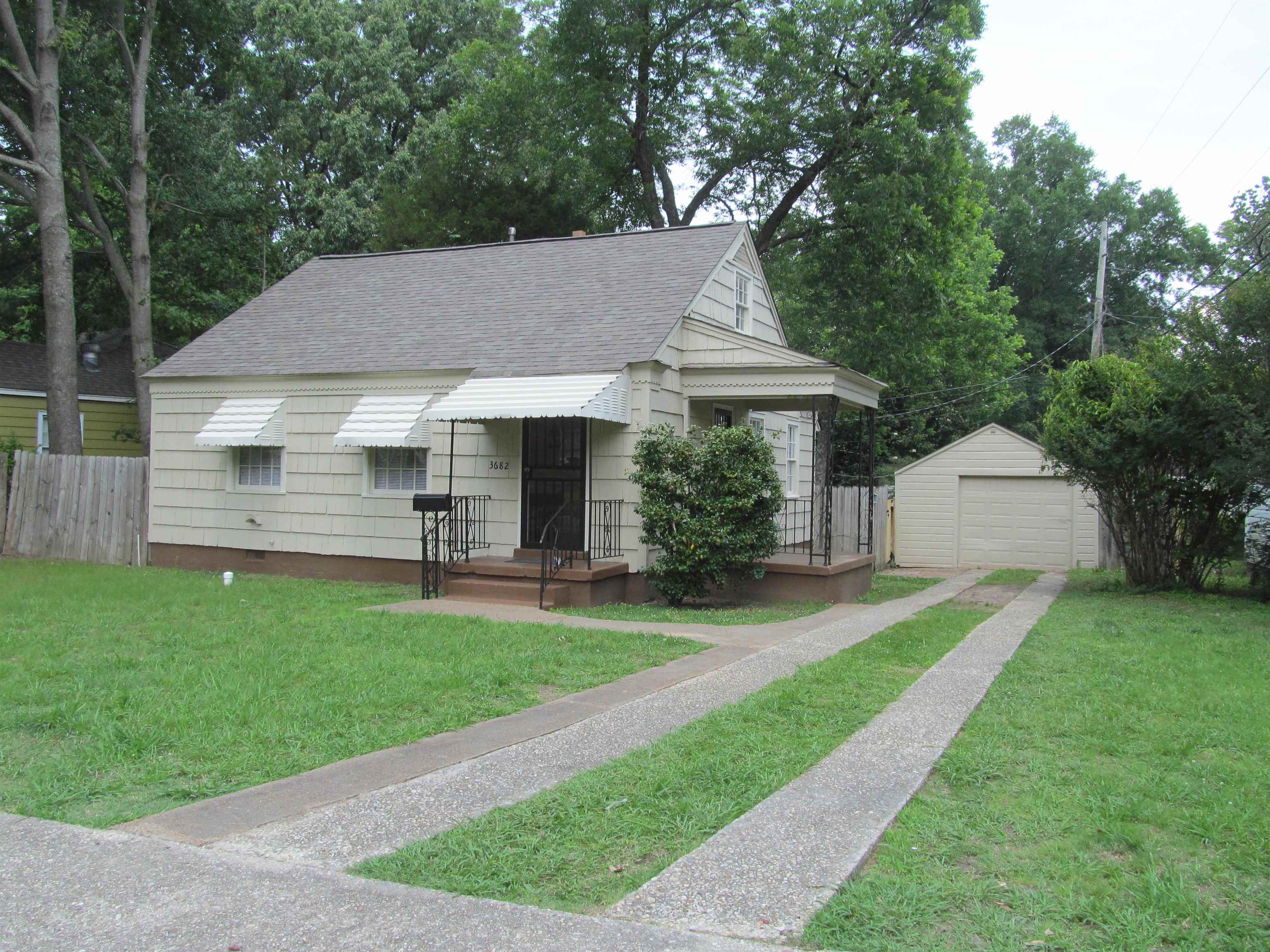 3682 BOWEN AVE Property Photo 1