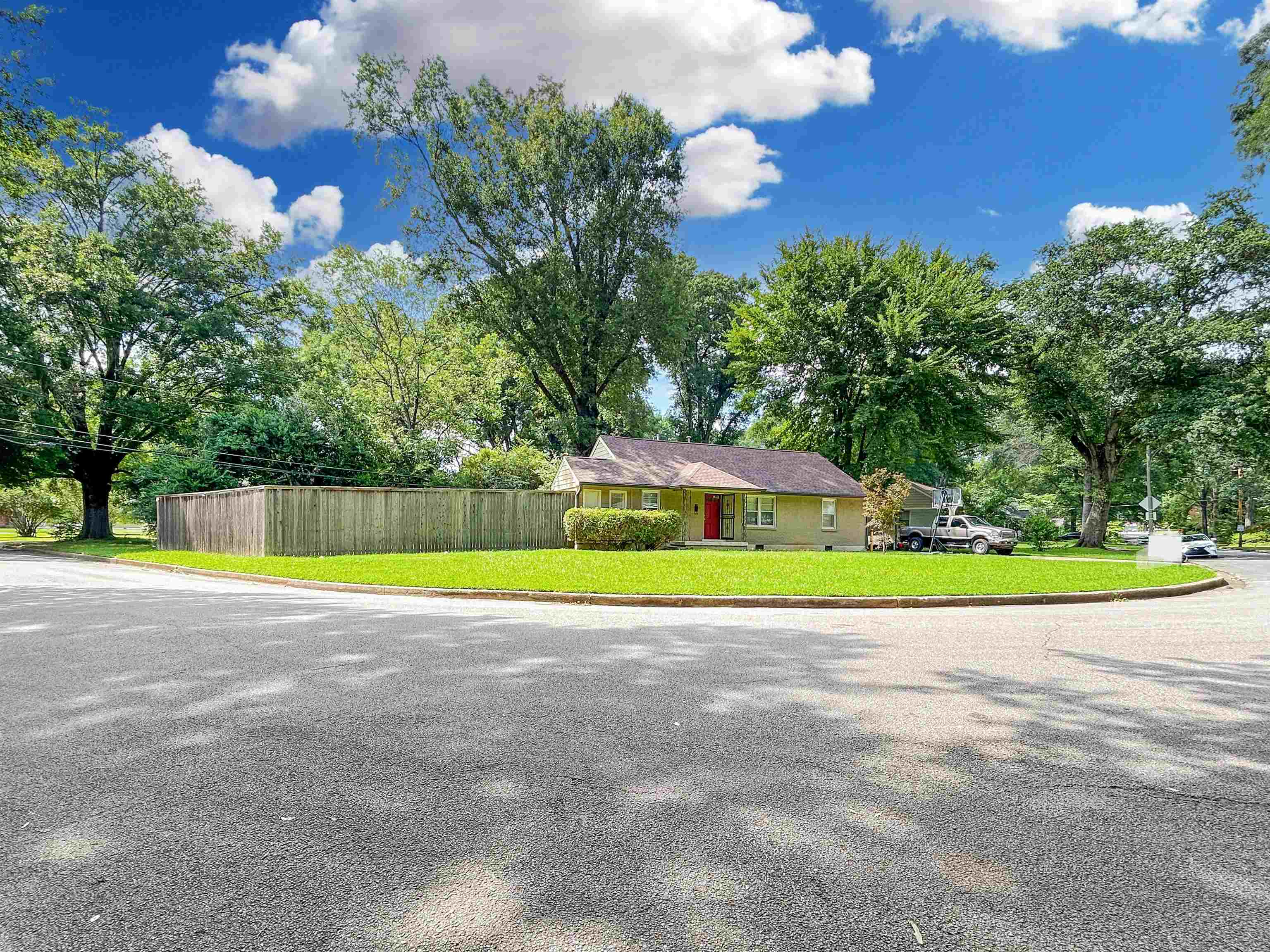 813 Moss Rd Property Photo 2