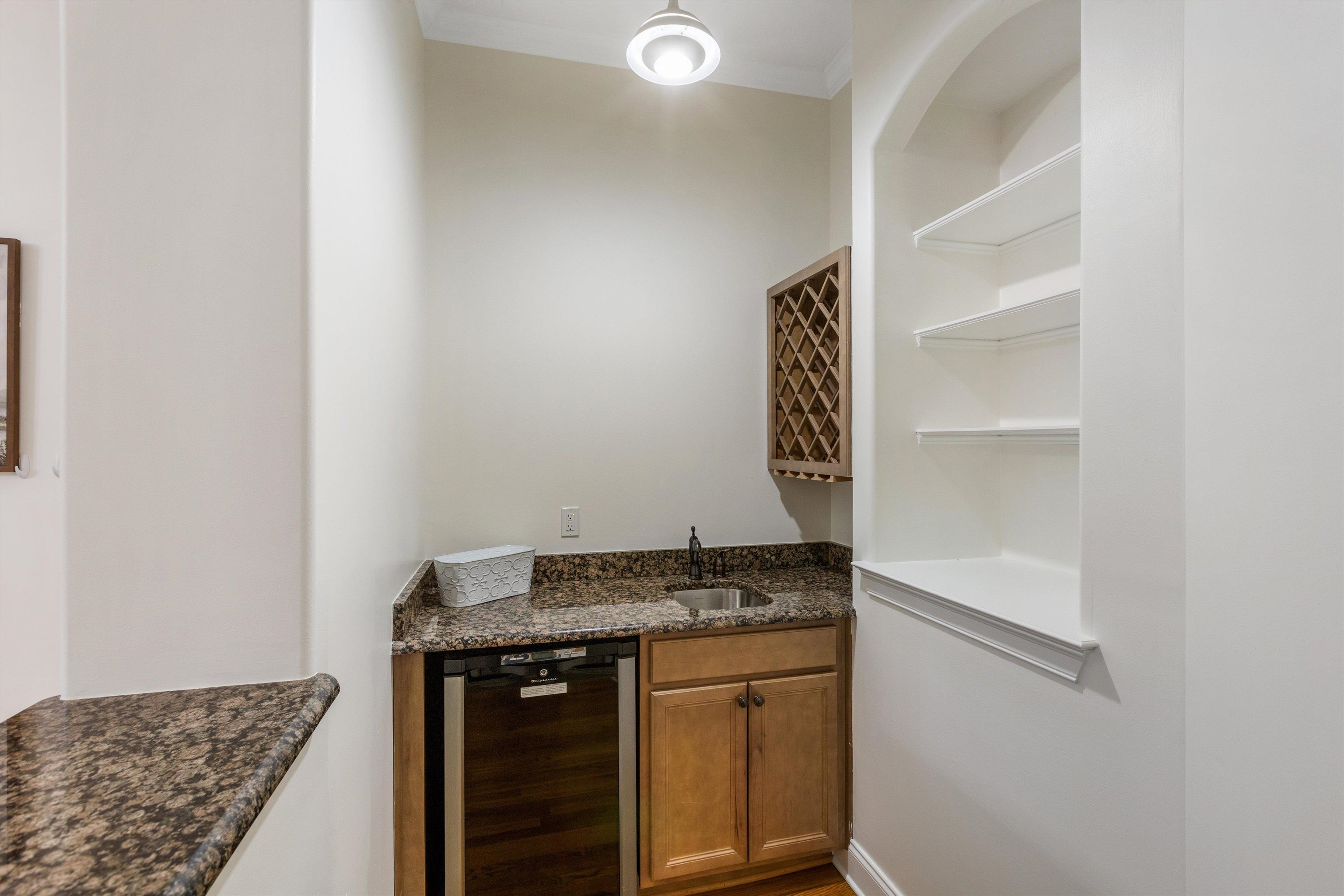 1555 Lawton Trl Property Photo 17