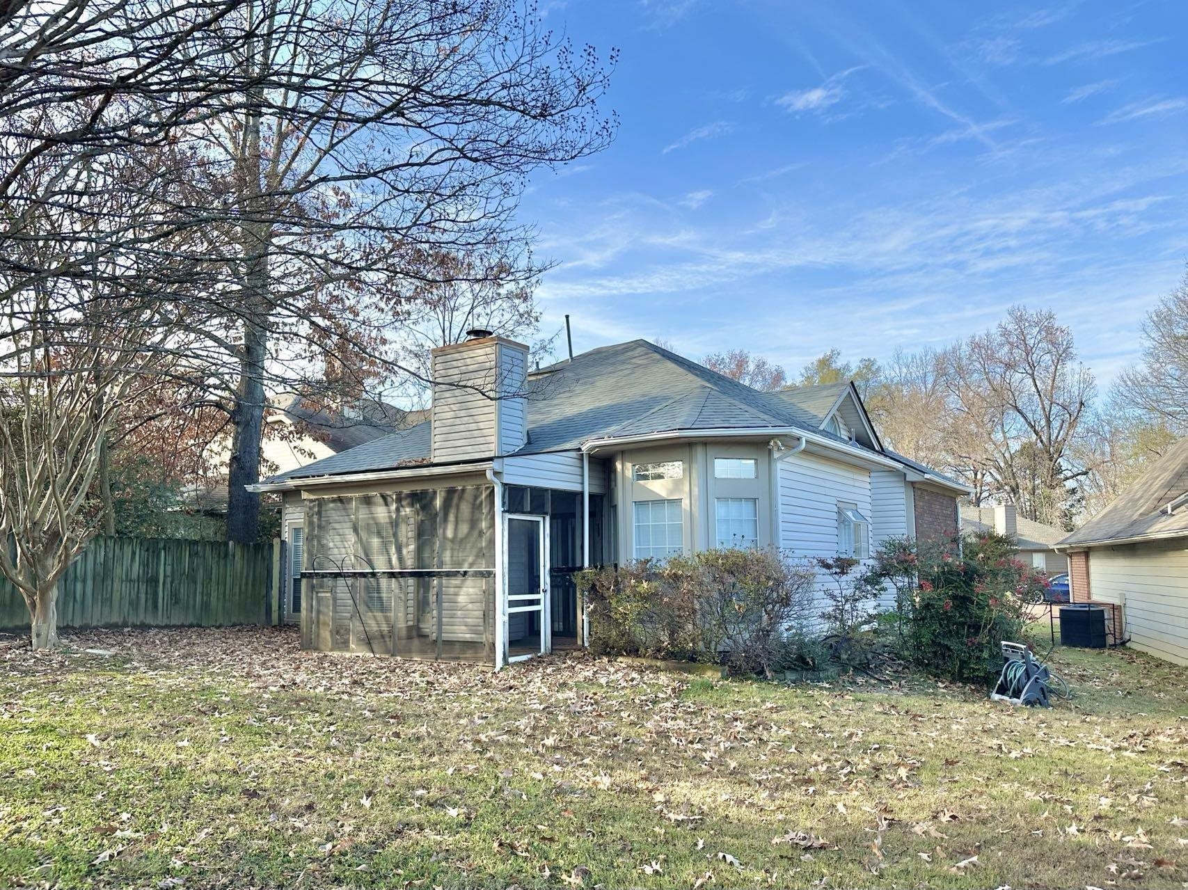 5445 Pine Oak Ln Property Photo 3