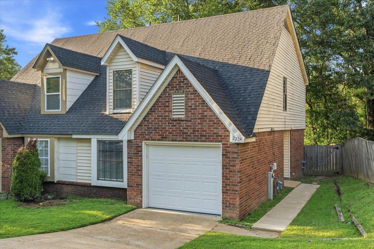 2254 Mangum Dr Property Photo 2