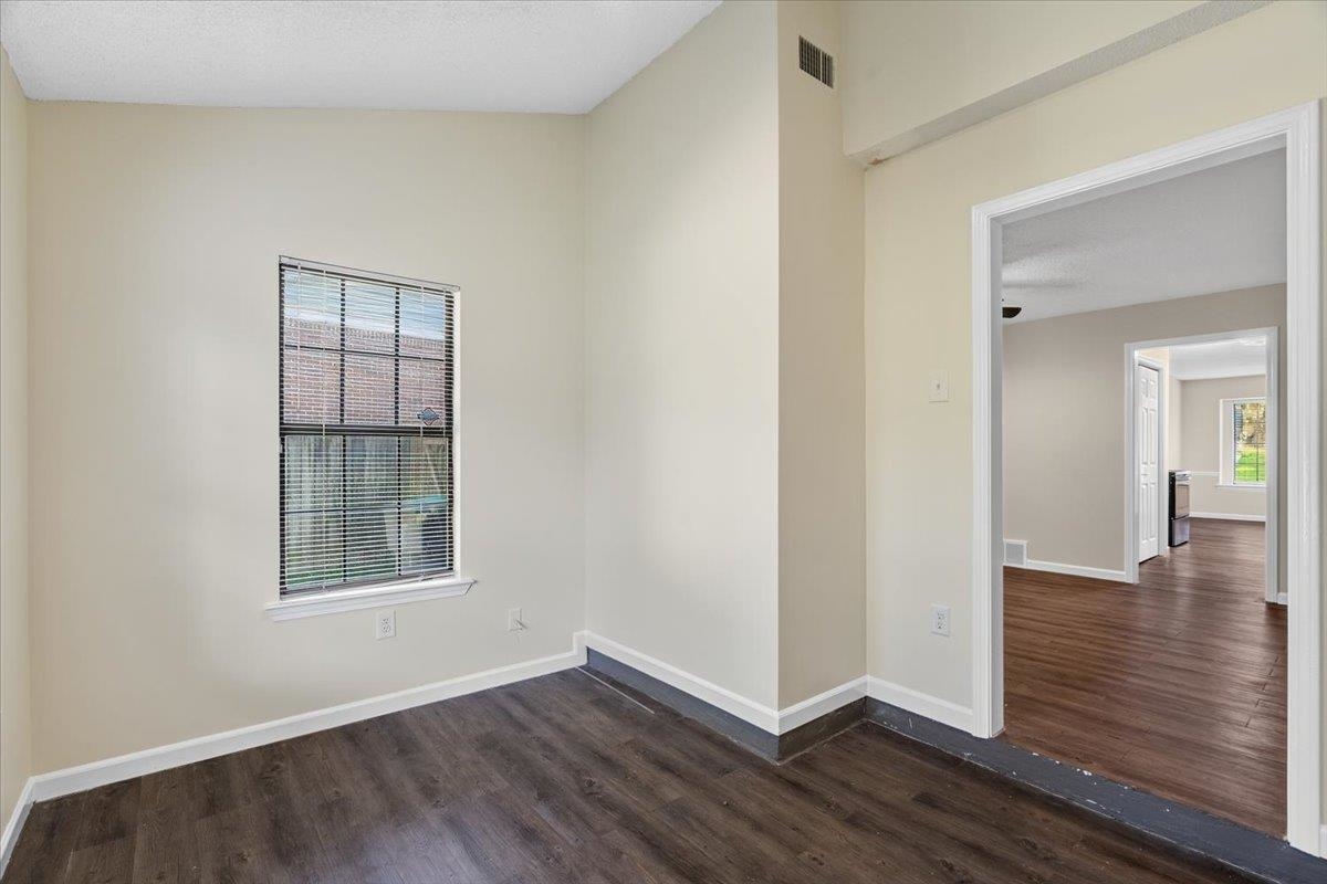 2254 Mangum Dr Property Photo 4