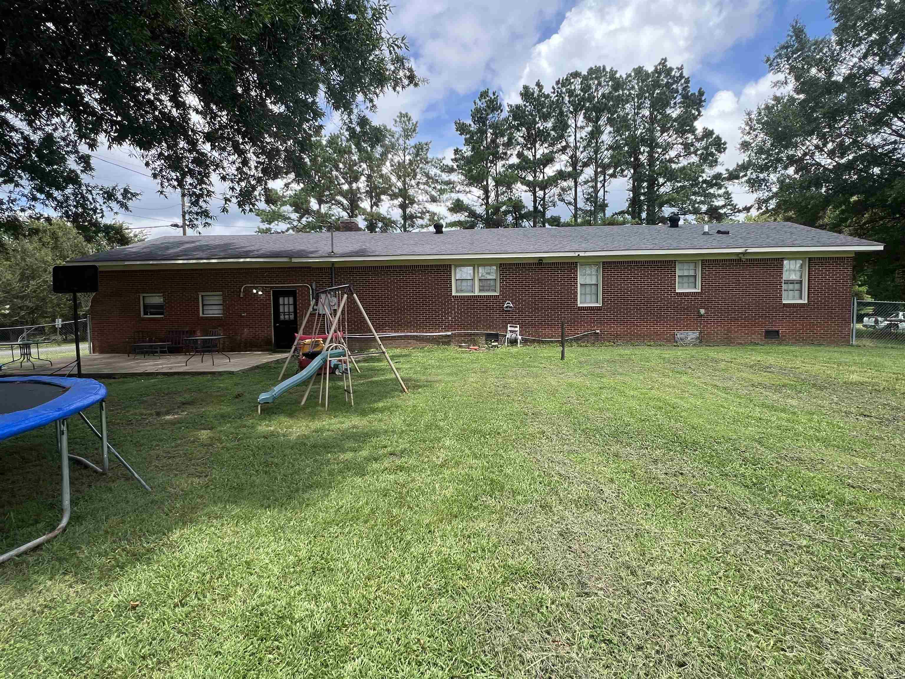 329 Mayflower Rd Property Photo 2