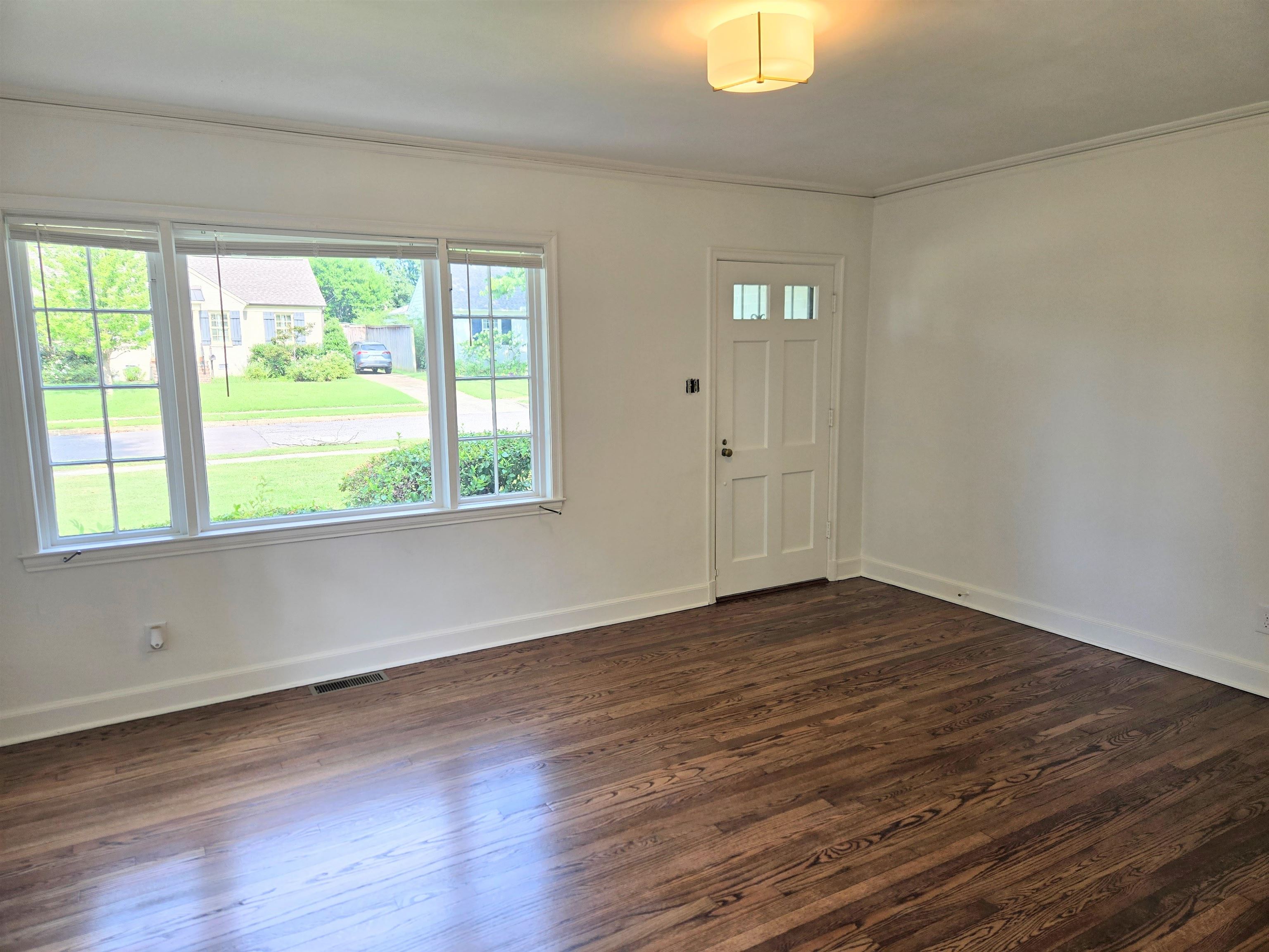 293 Aurora Cir Property Photo 3