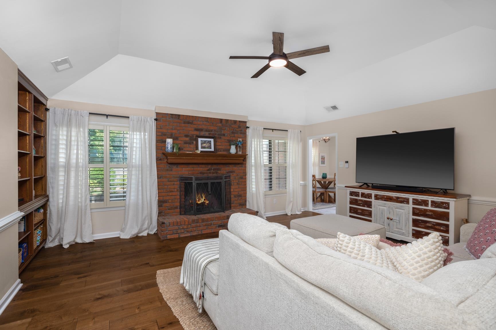3775 Oak Forest Dr Property Photo 5