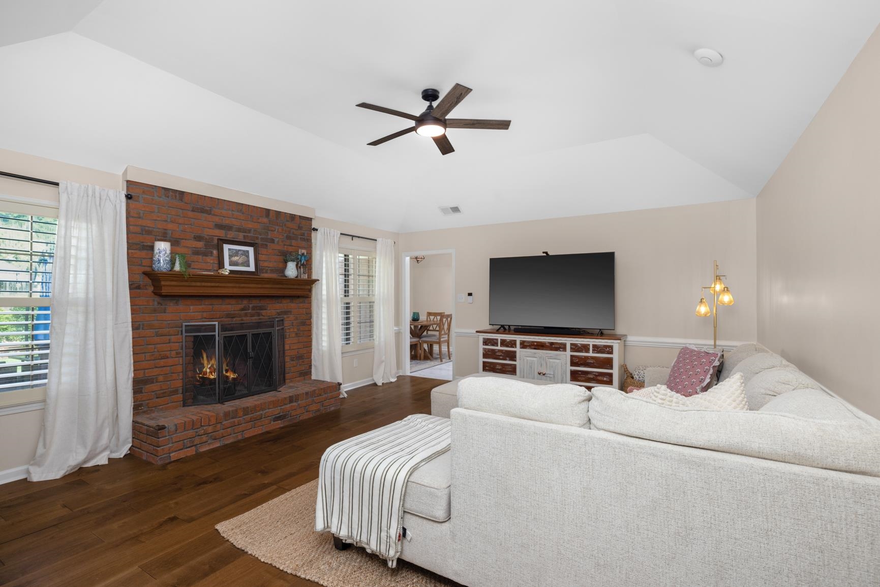 3775 Oak Forest Dr Property Photo 6