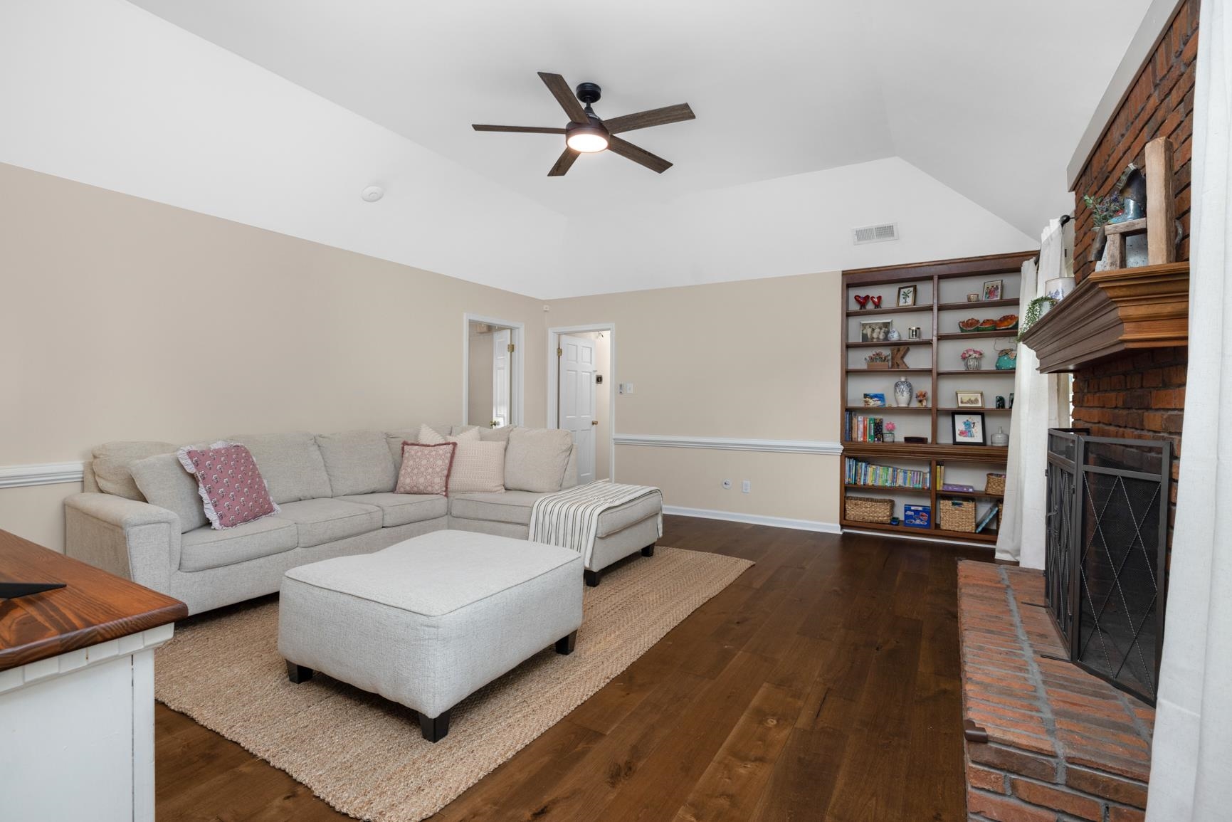 3775 Oak Forest Dr Property Photo 8