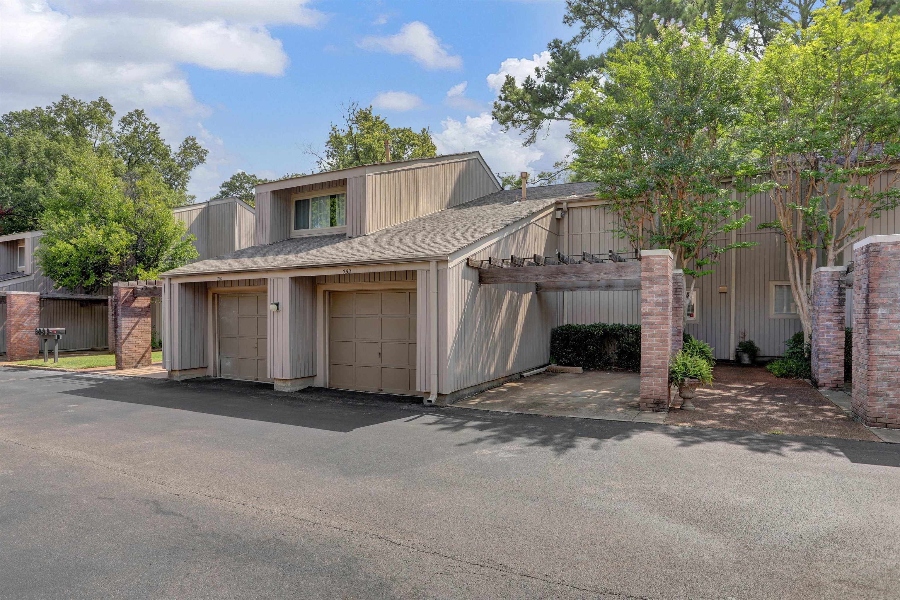 732 Forest Lake Dr Property Photo 3