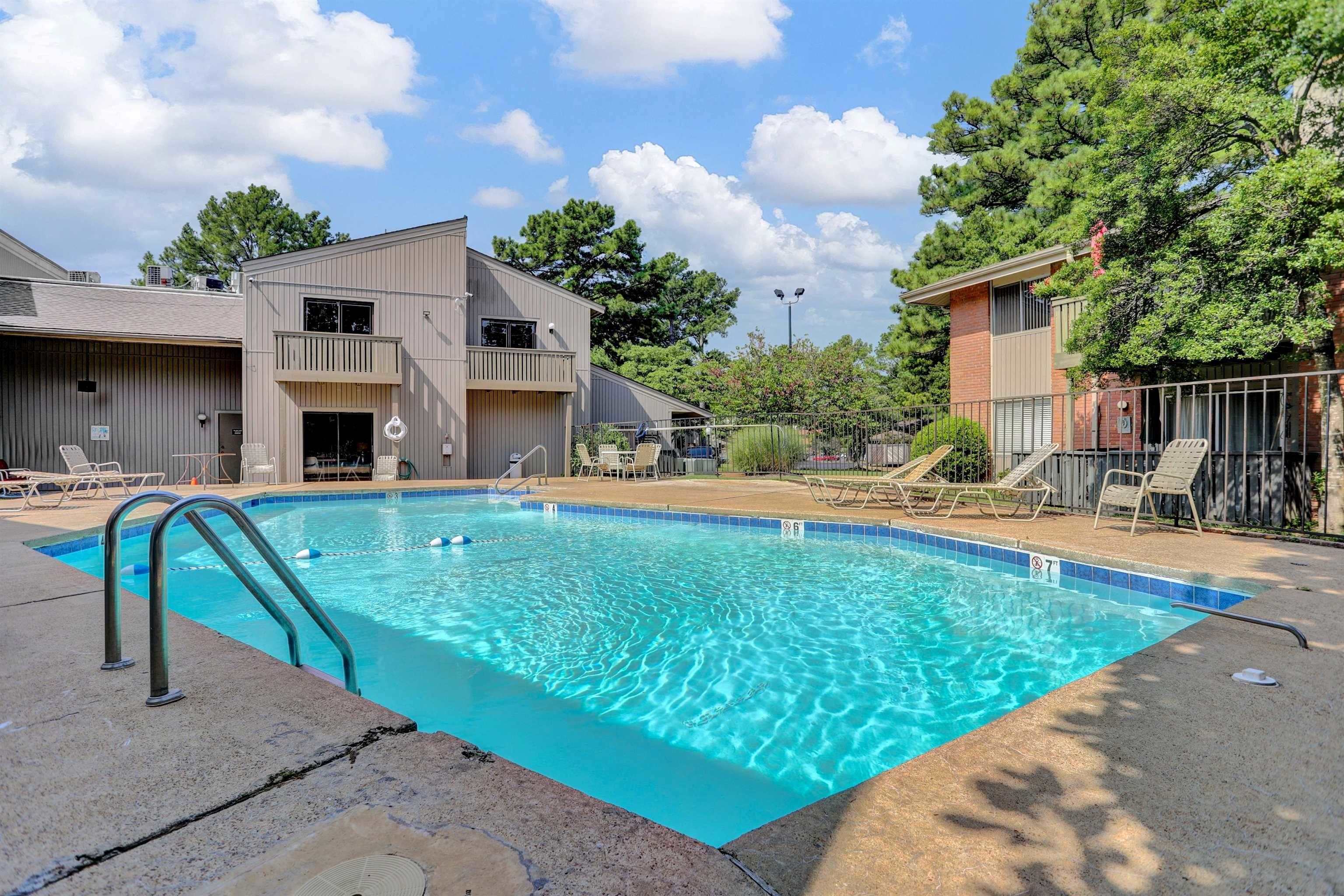 732 Forest Lake Dr Property Photo 4