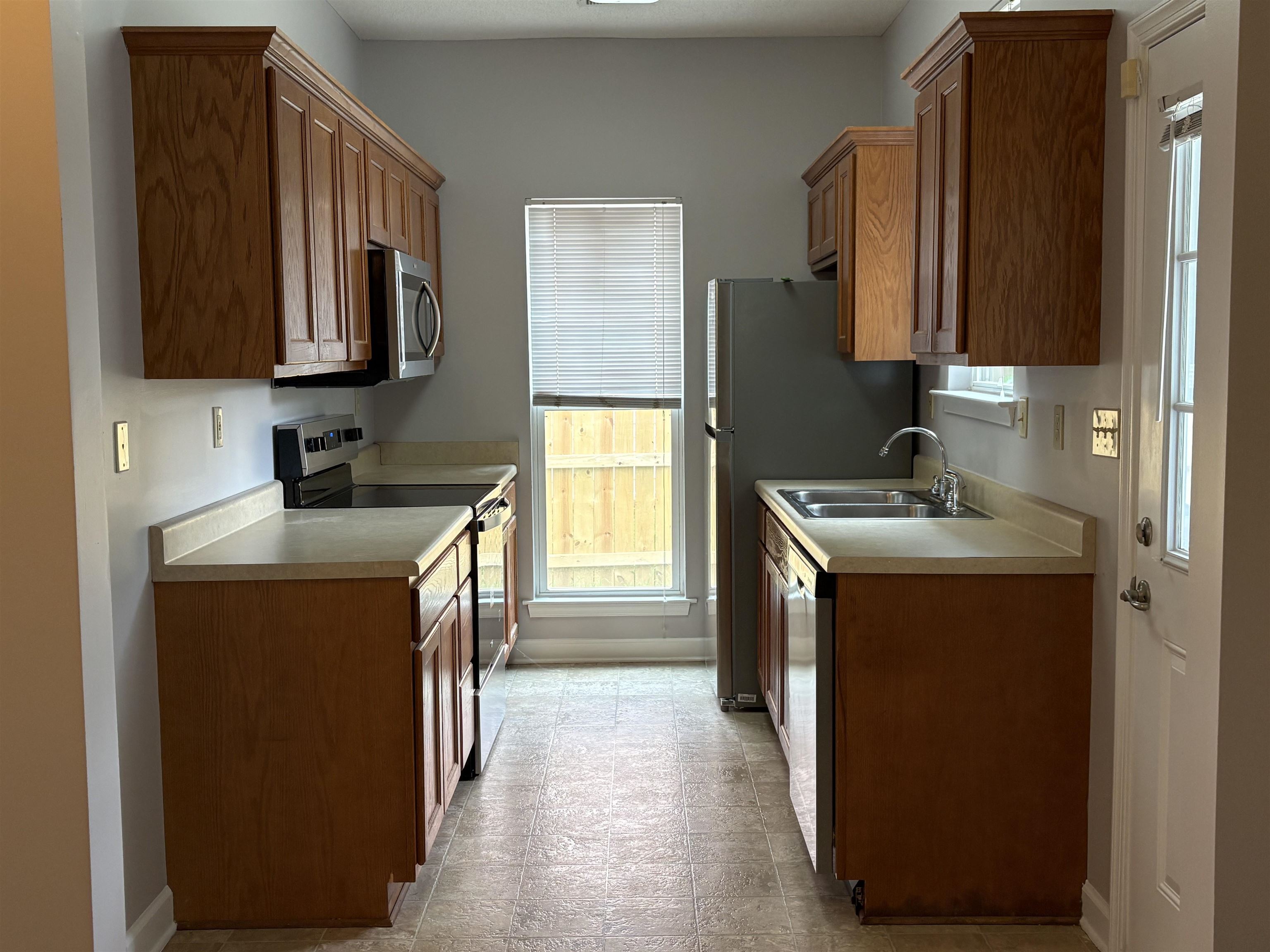 637 Greenlaw Pl Property Photo 10