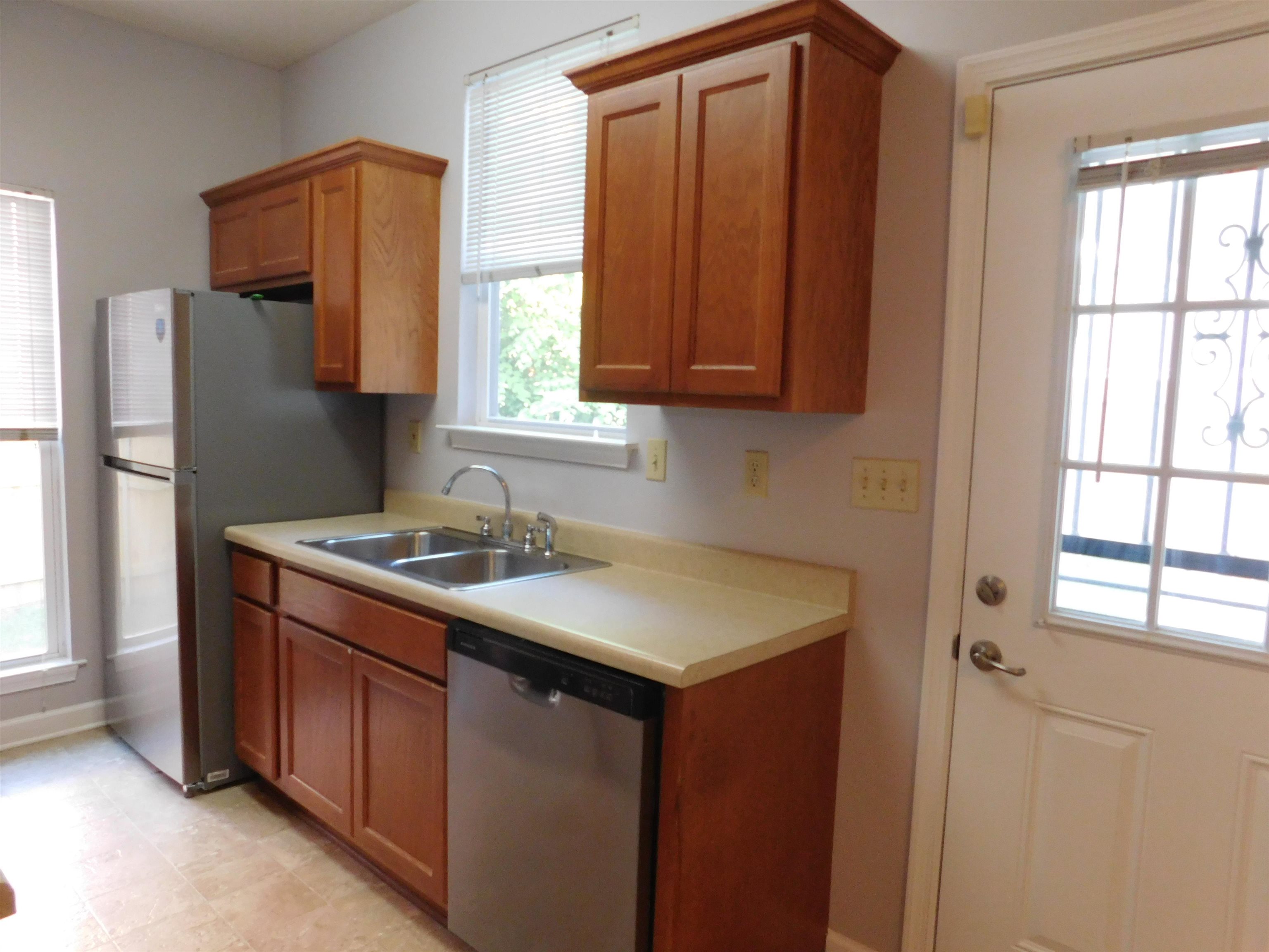 637 Greenlaw Pl Property Photo 12