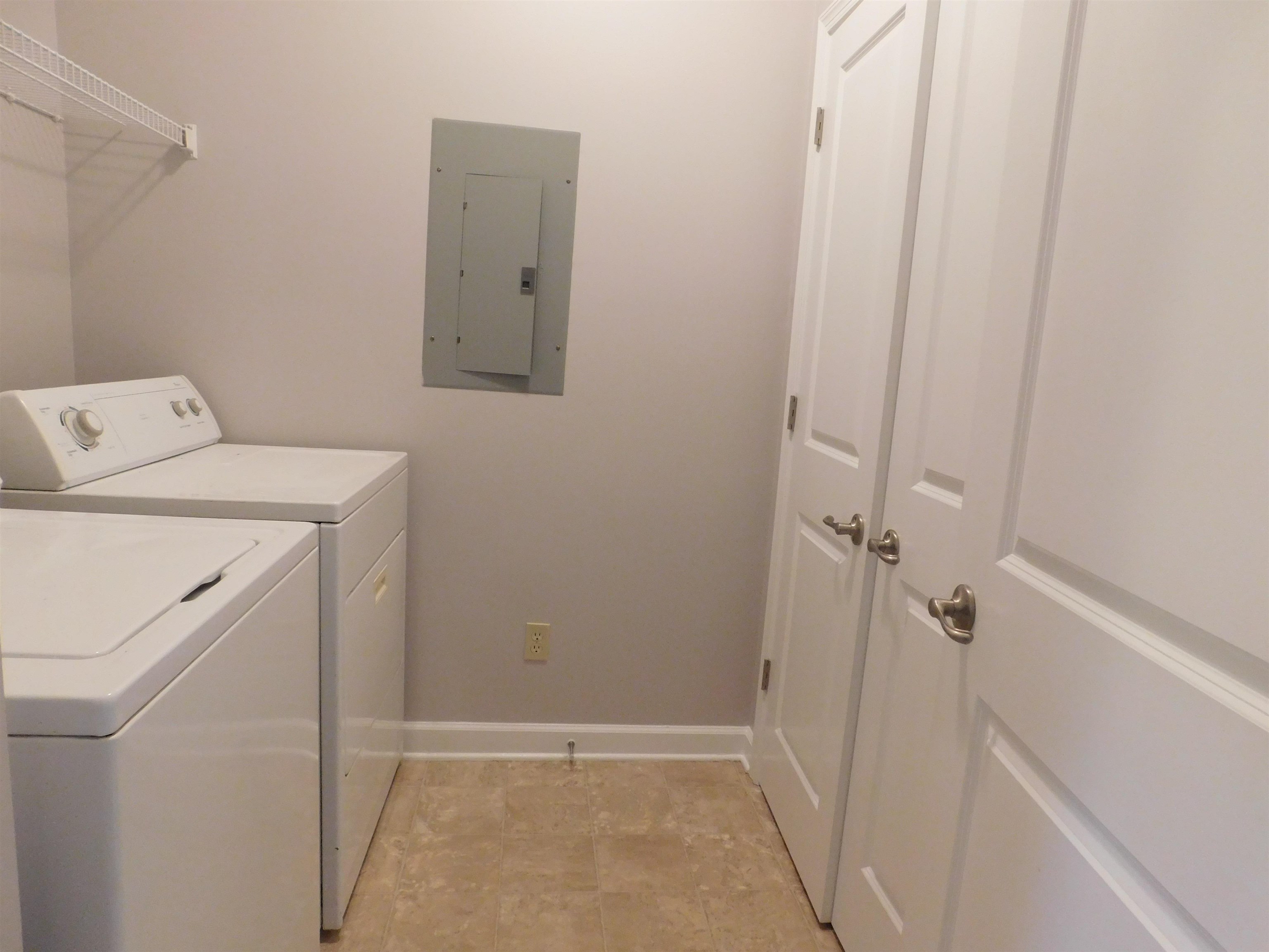 637 Greenlaw Pl Property Photo 17
