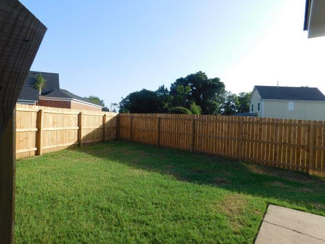 637 Greenlaw Pl Property Photo 20