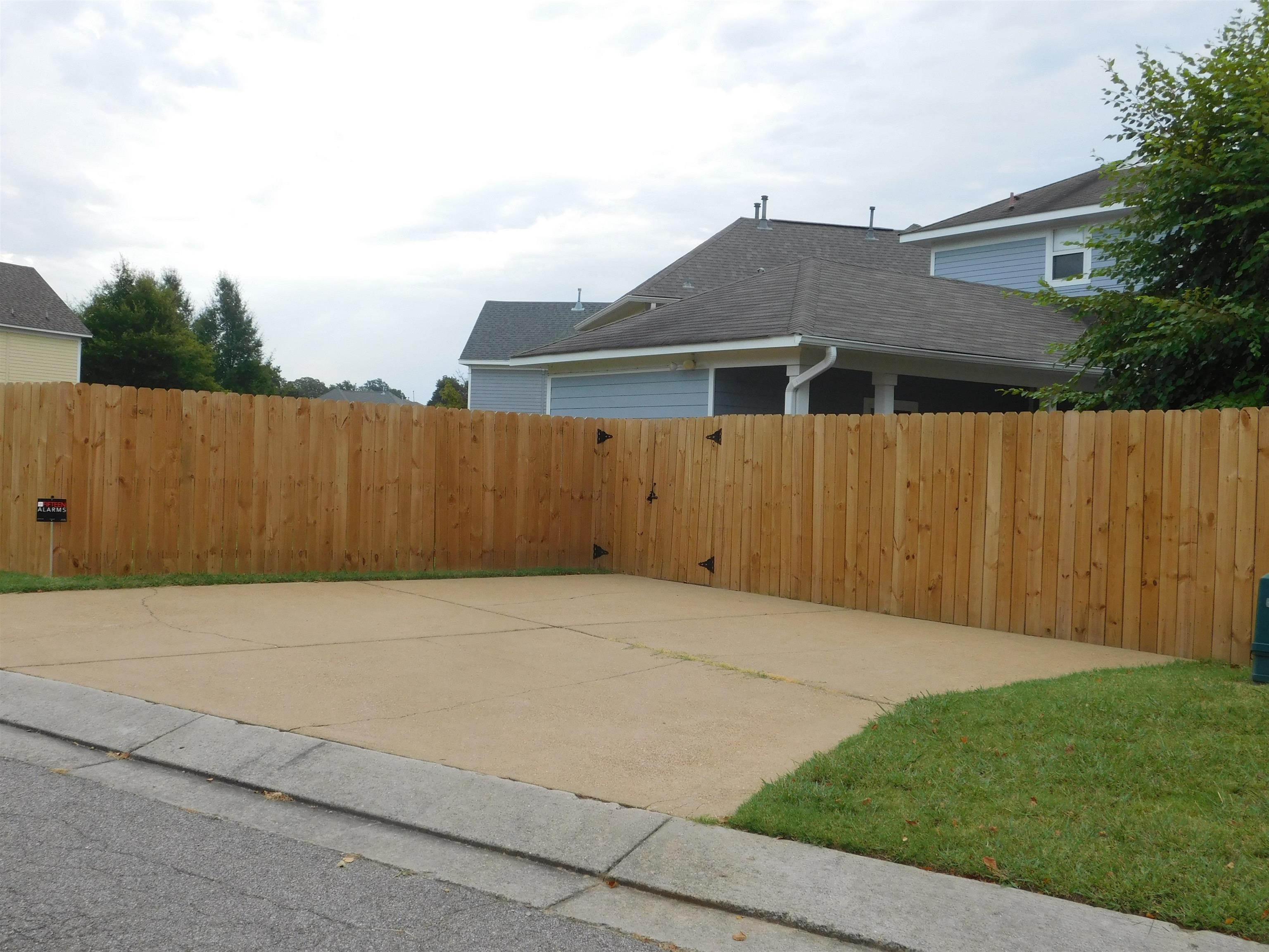 637 Greenlaw Pl Property Photo 22
