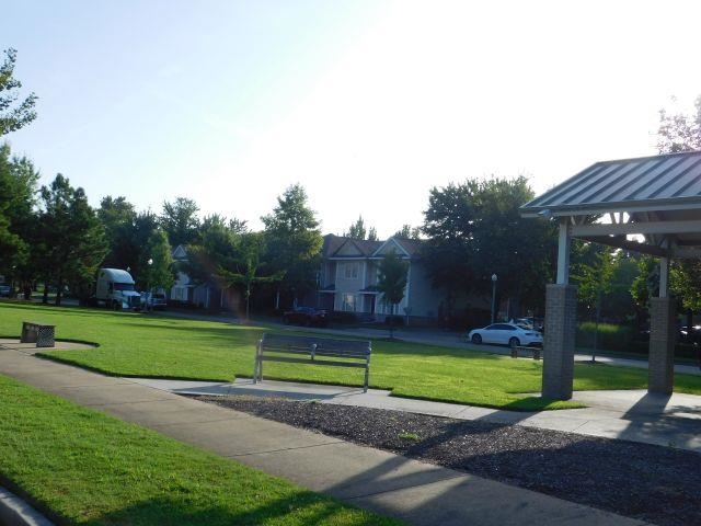 637 Greenlaw Pl Property Photo 26