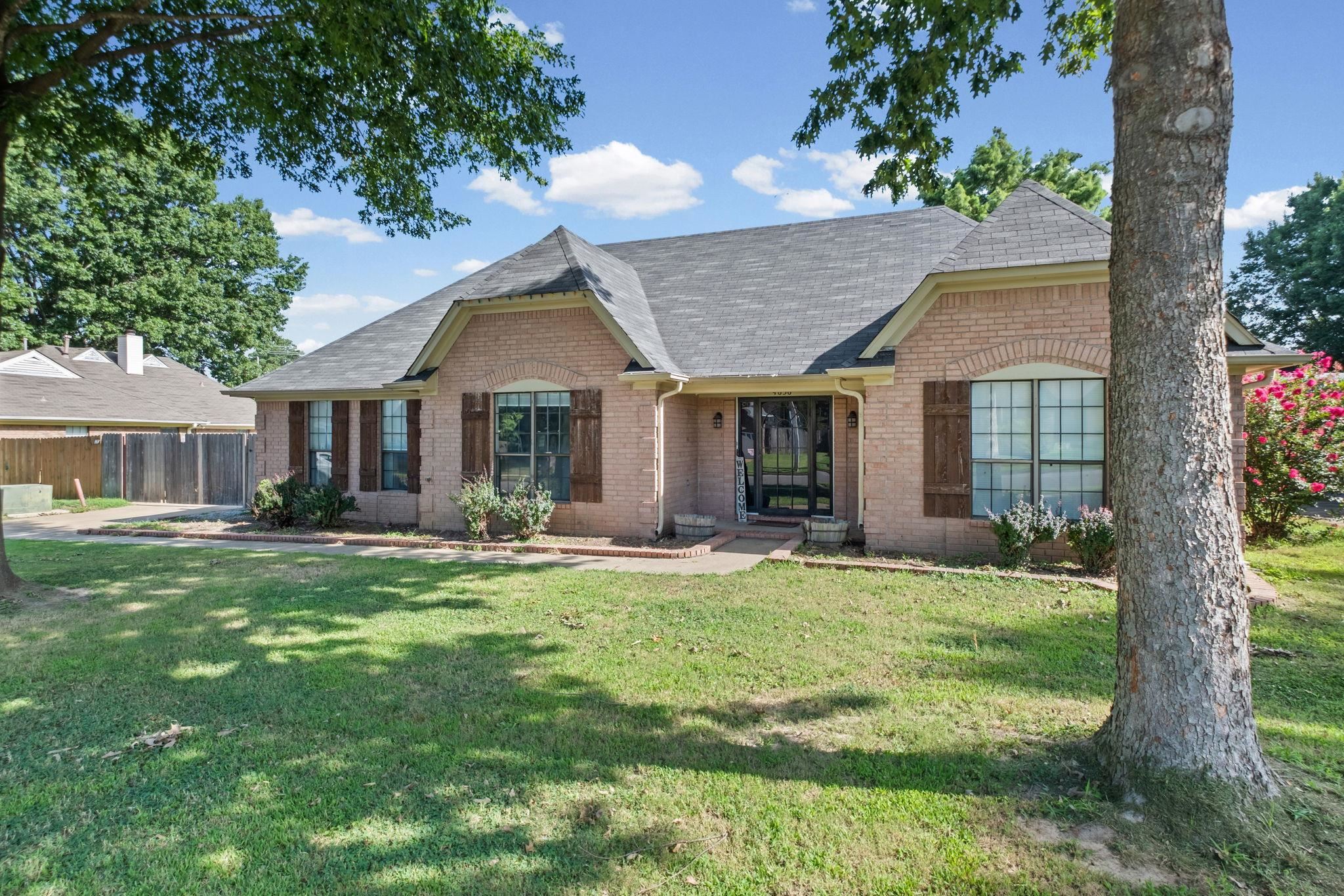 4636 Cedar Hills Dr Property Photo 2