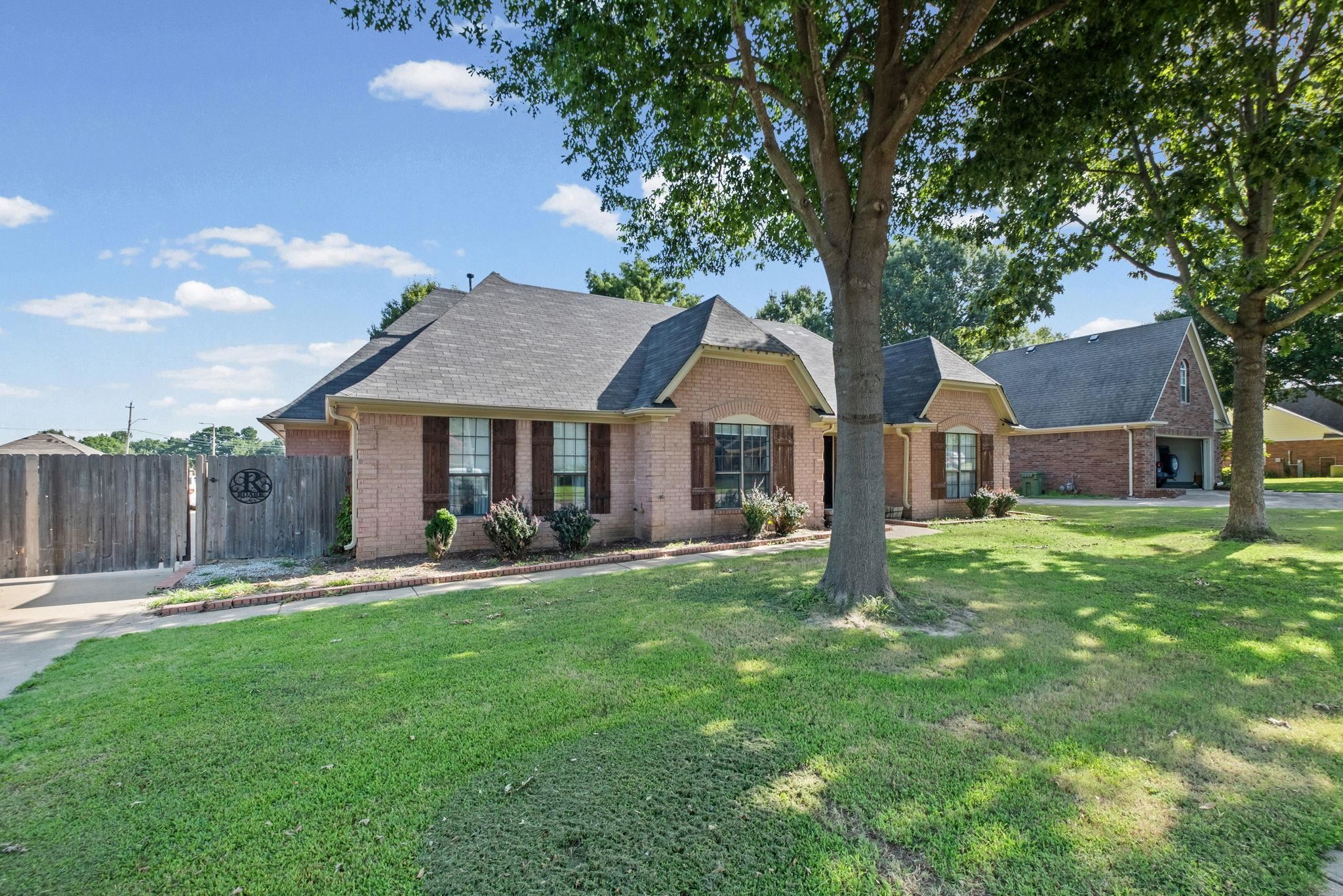 4636 Cedar Hills Dr Property Photo 3