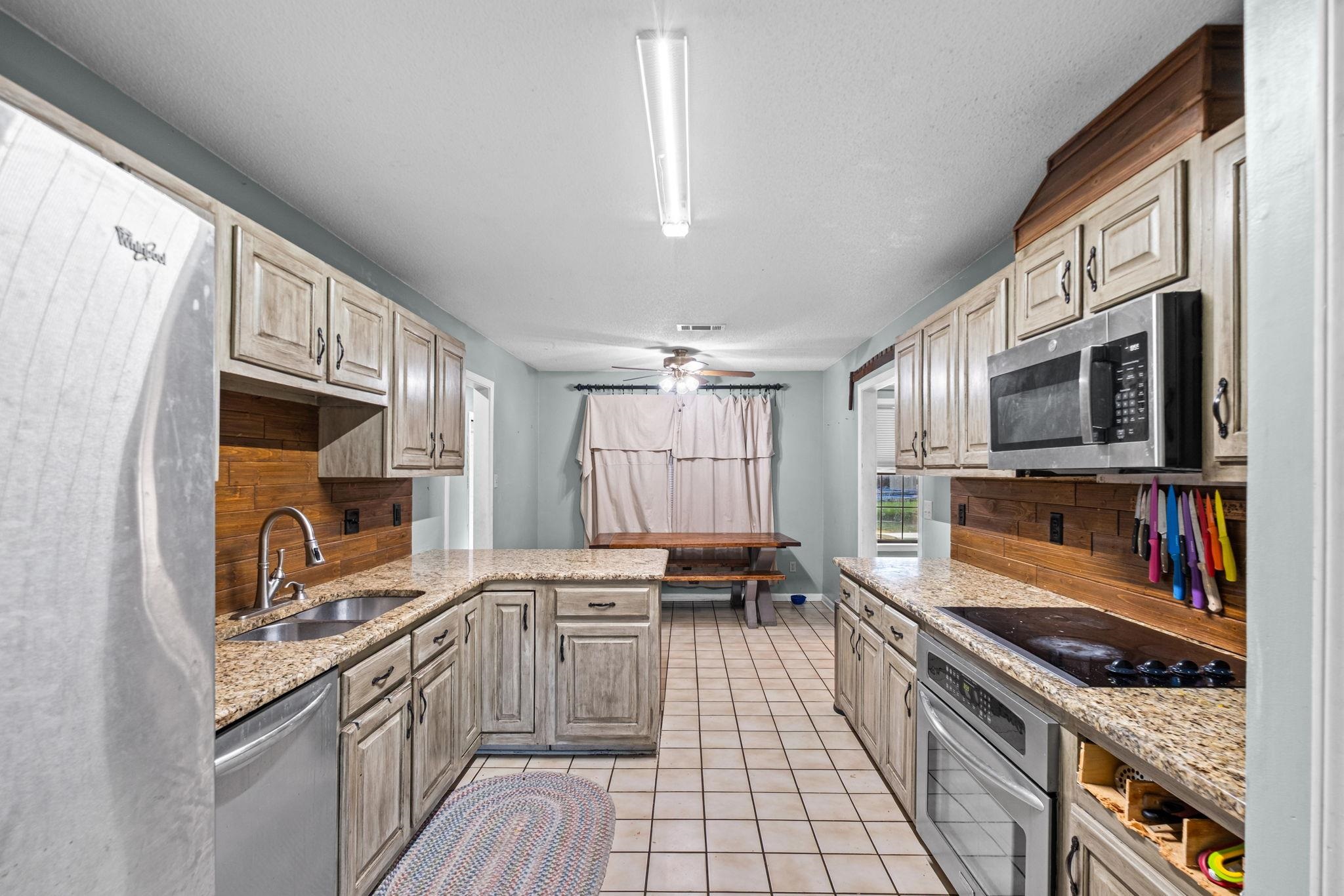 4636 Cedar Hills Dr Property Photo 9