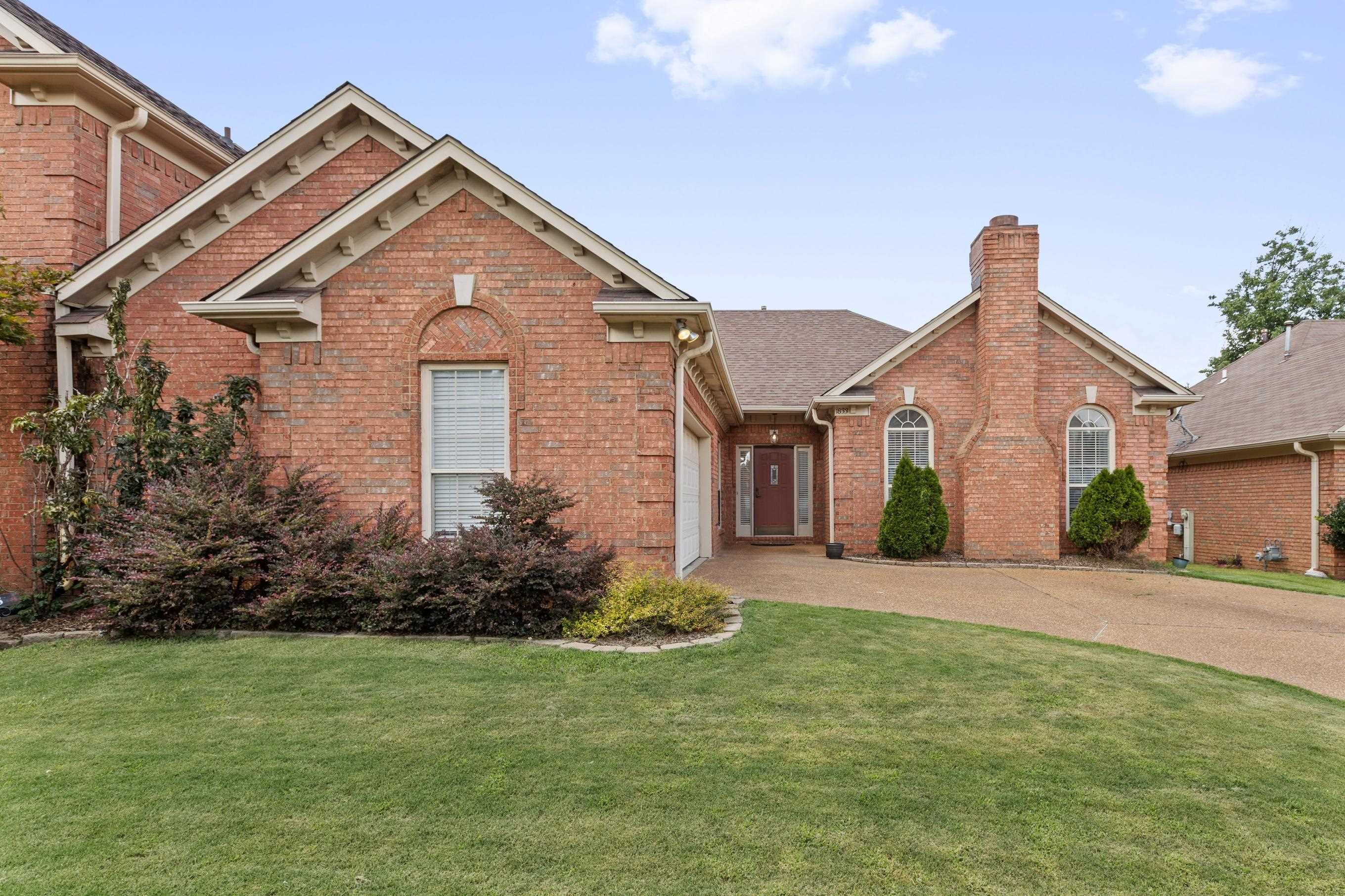 1833 W Pheasant Acre Ln Property Photo 2