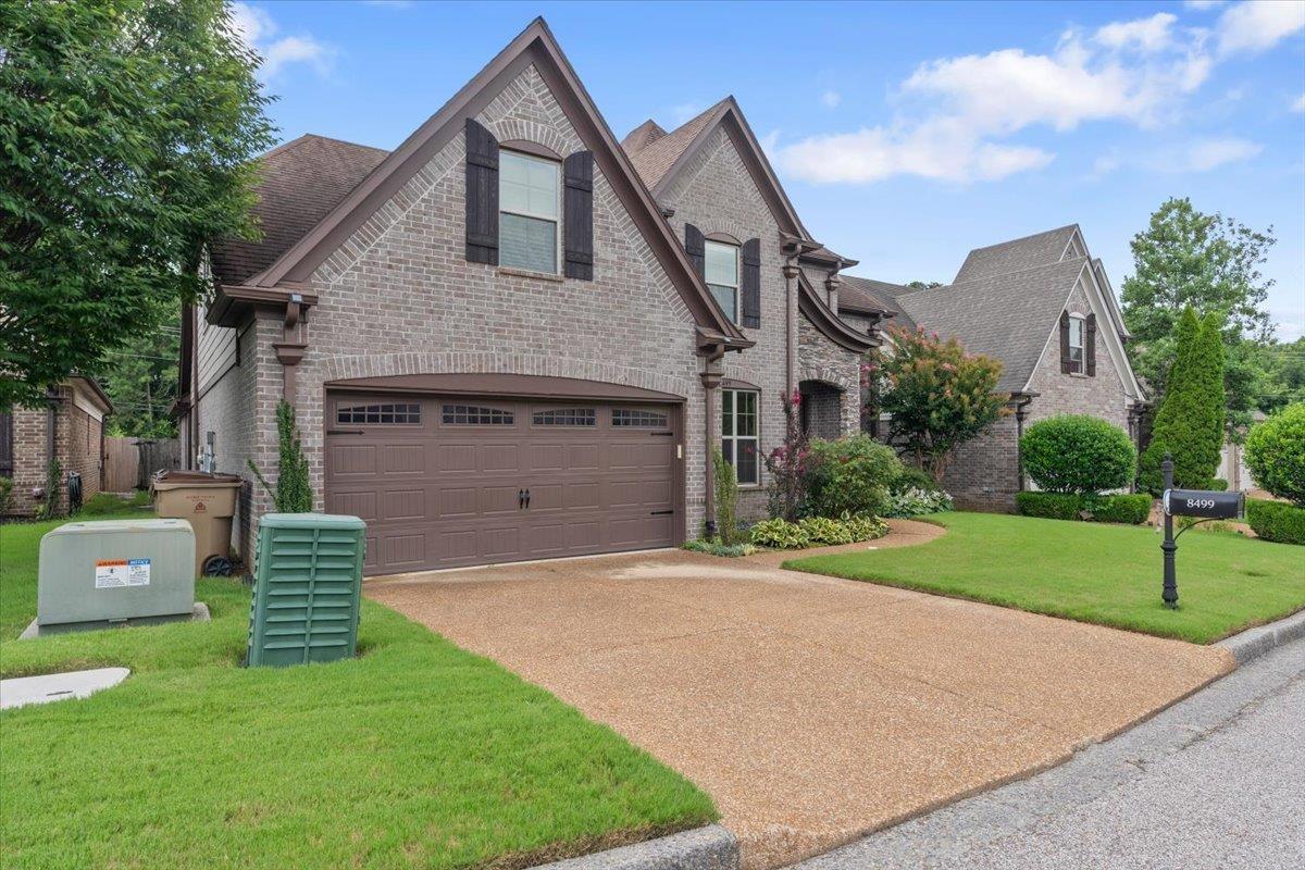 8499 Woodland Green Ct Property Photo 2