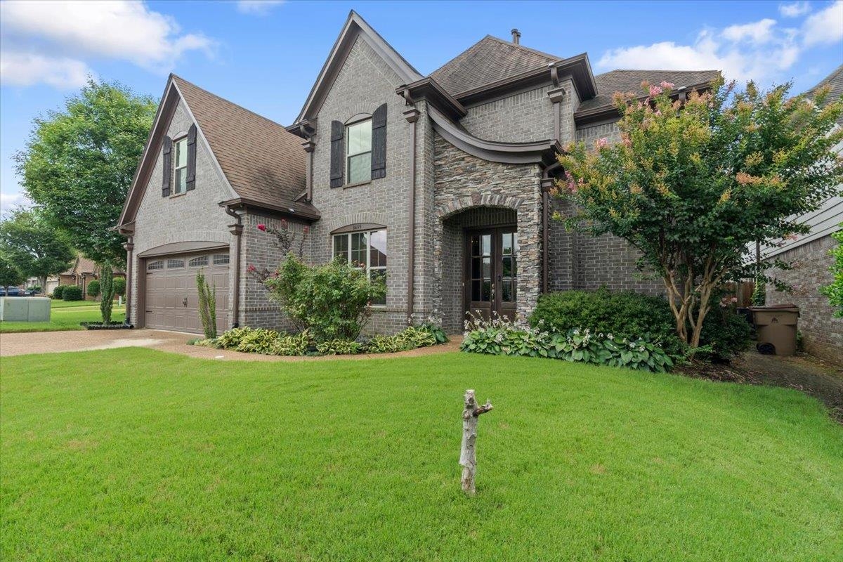 8499 Woodland Green Ct Property Photo 3