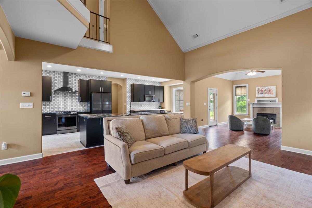 8499 Woodland Green Ct Property Photo 7