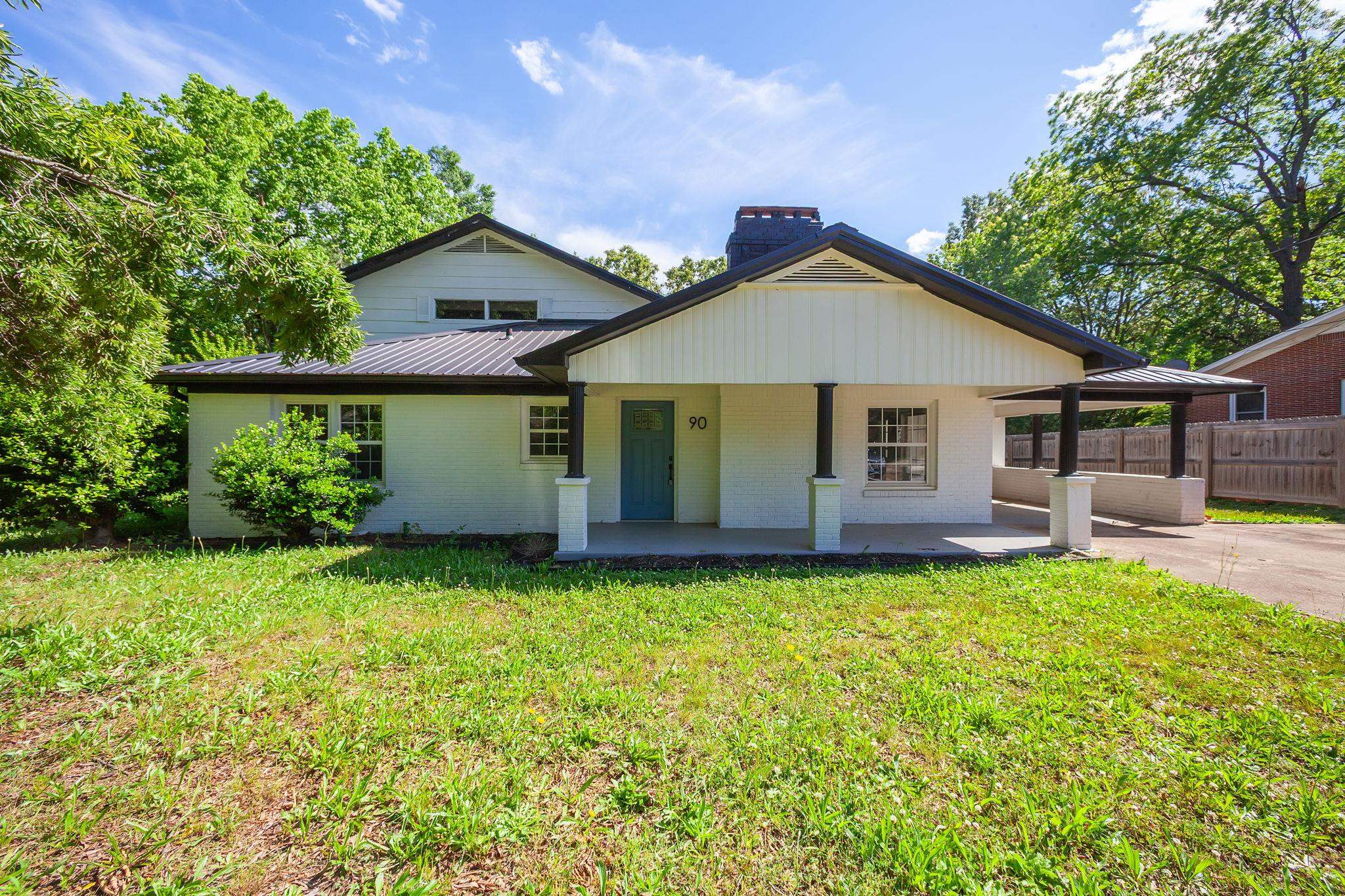 90 Shaw Ln Property Photo 1