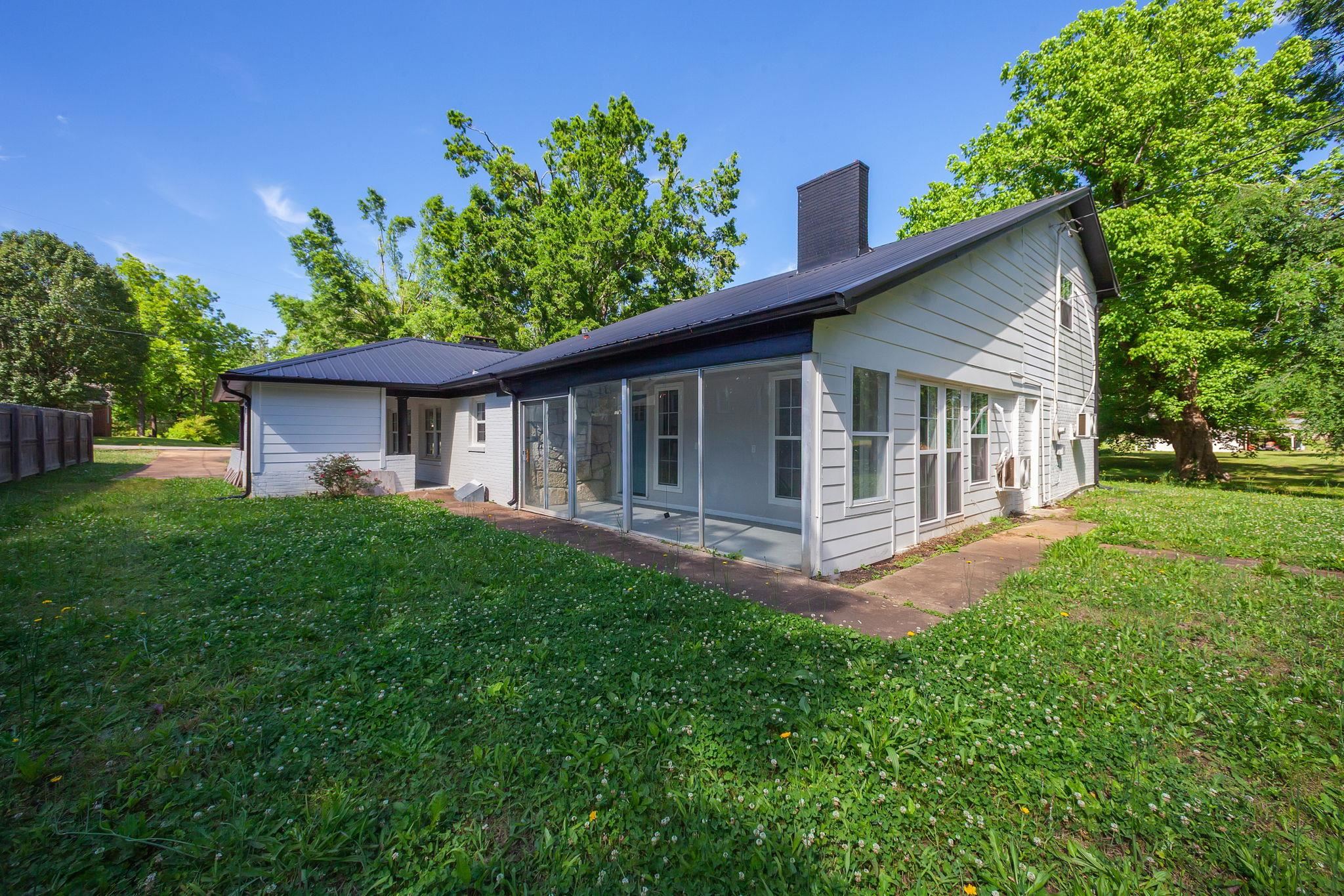 90 Shaw Ln Property Photo 3