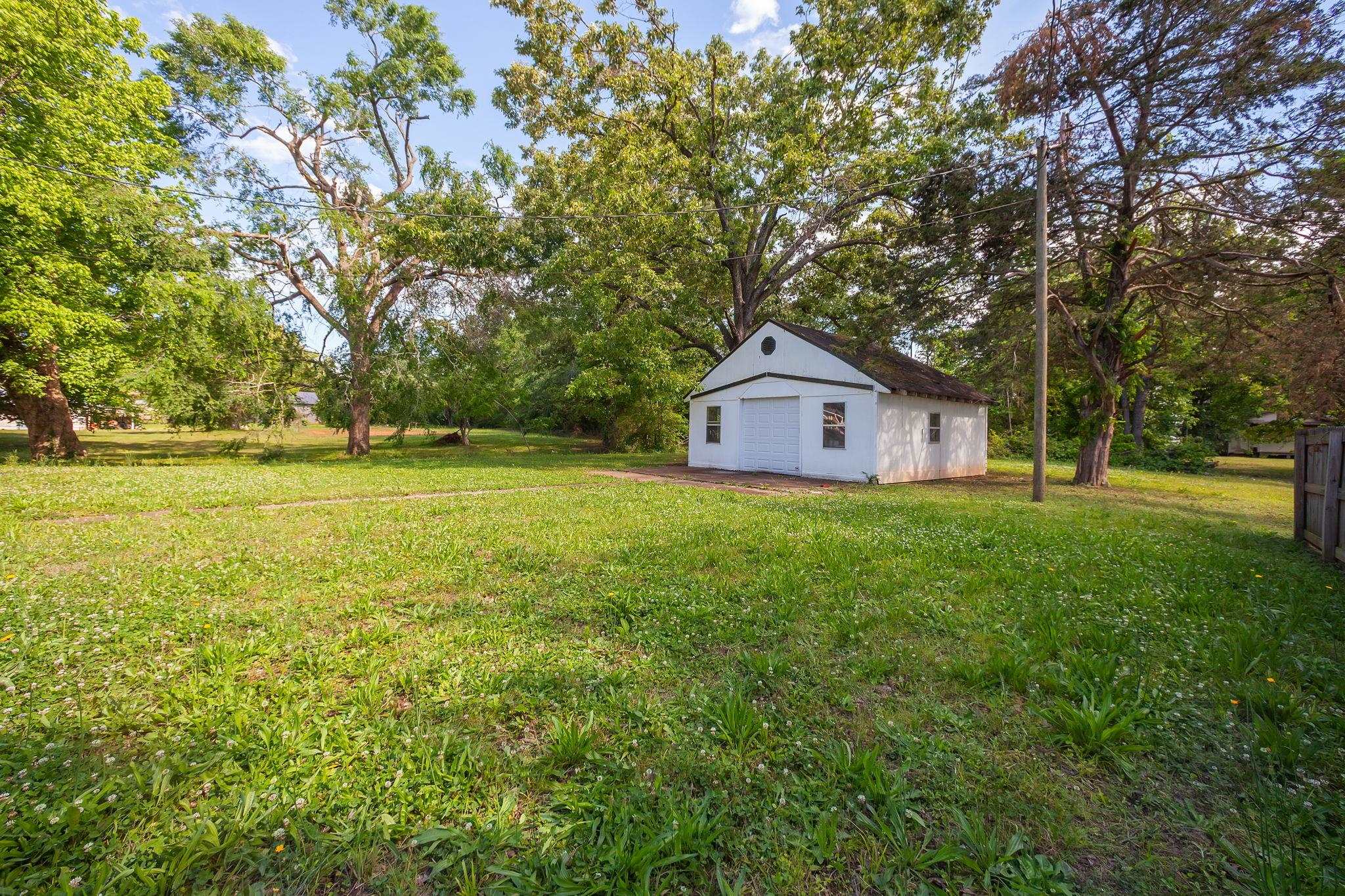 90 Shaw Ln Property Photo 7