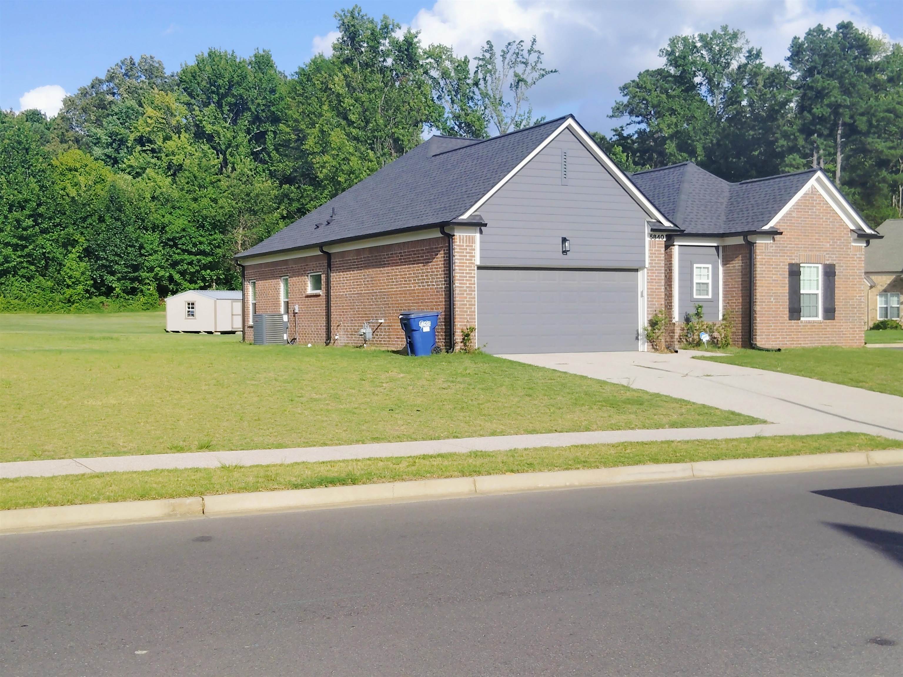 5840 Tucker Landing Dr Property Photo 3
