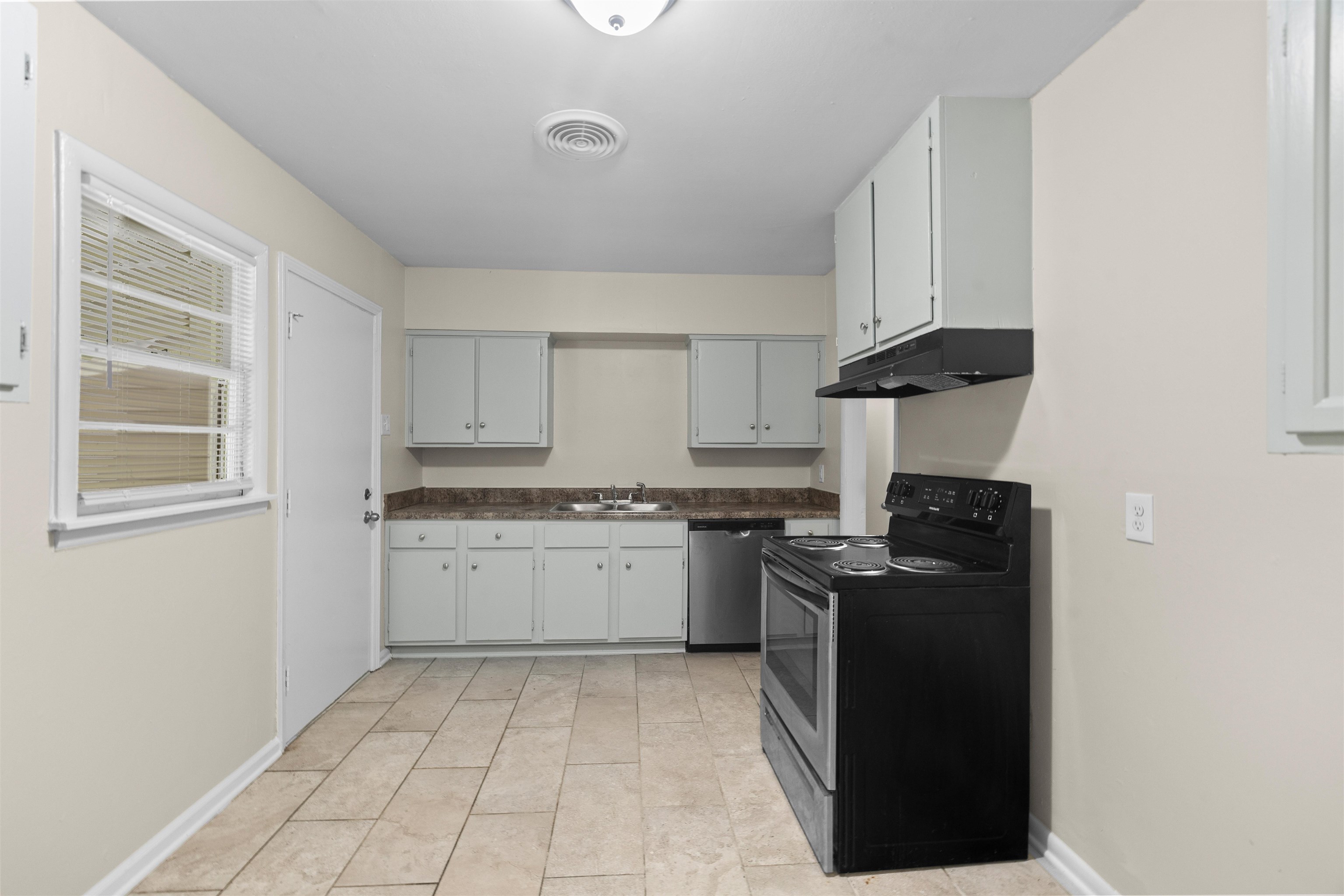 1743 S Perkins Rd Property Photo 5