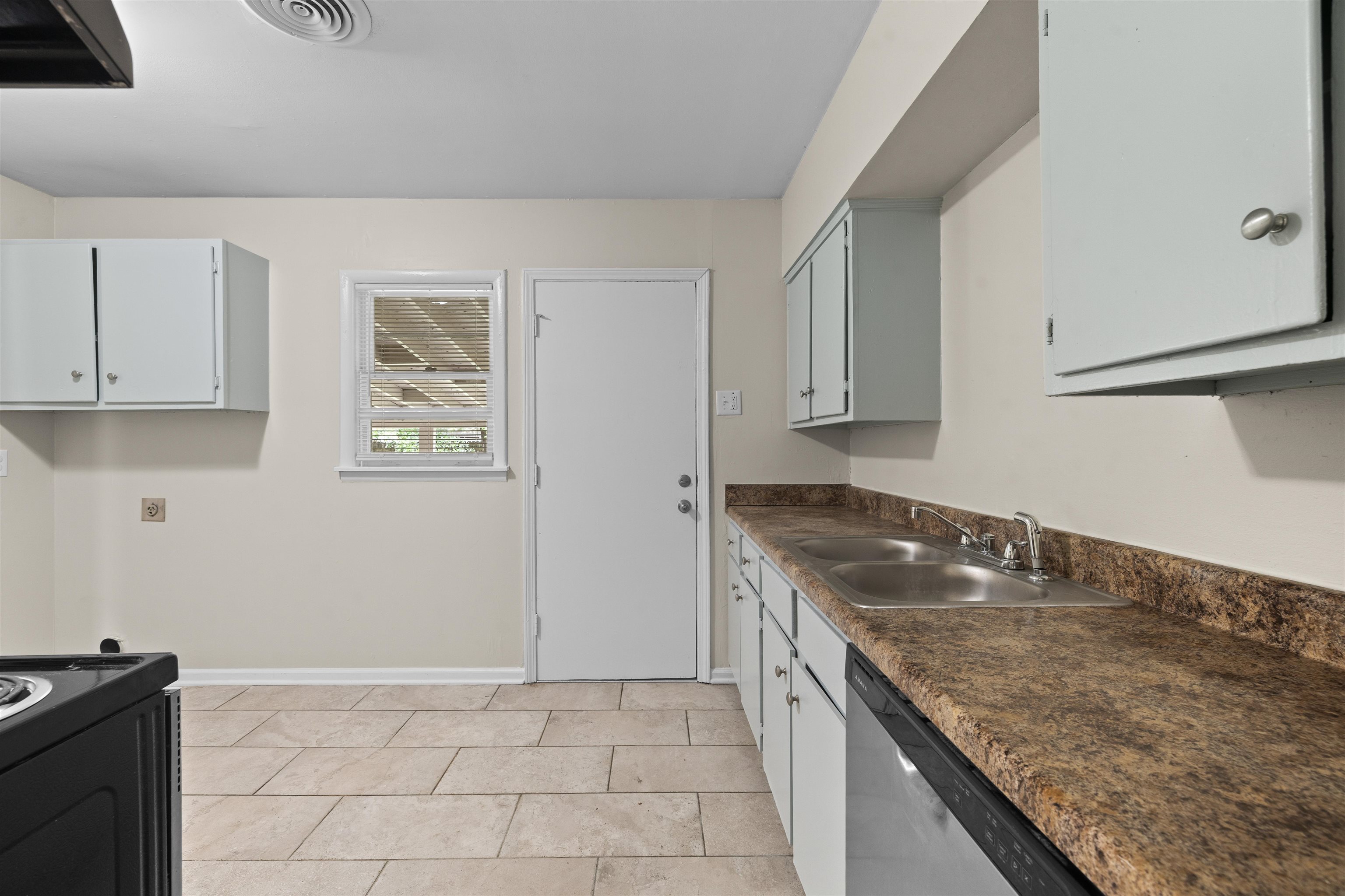 1743 S Perkins Rd Property Photo 6