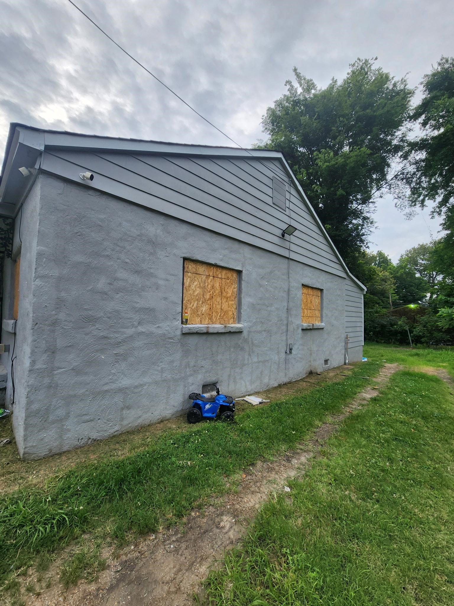 1396 Kimball Ave Property Photo 3