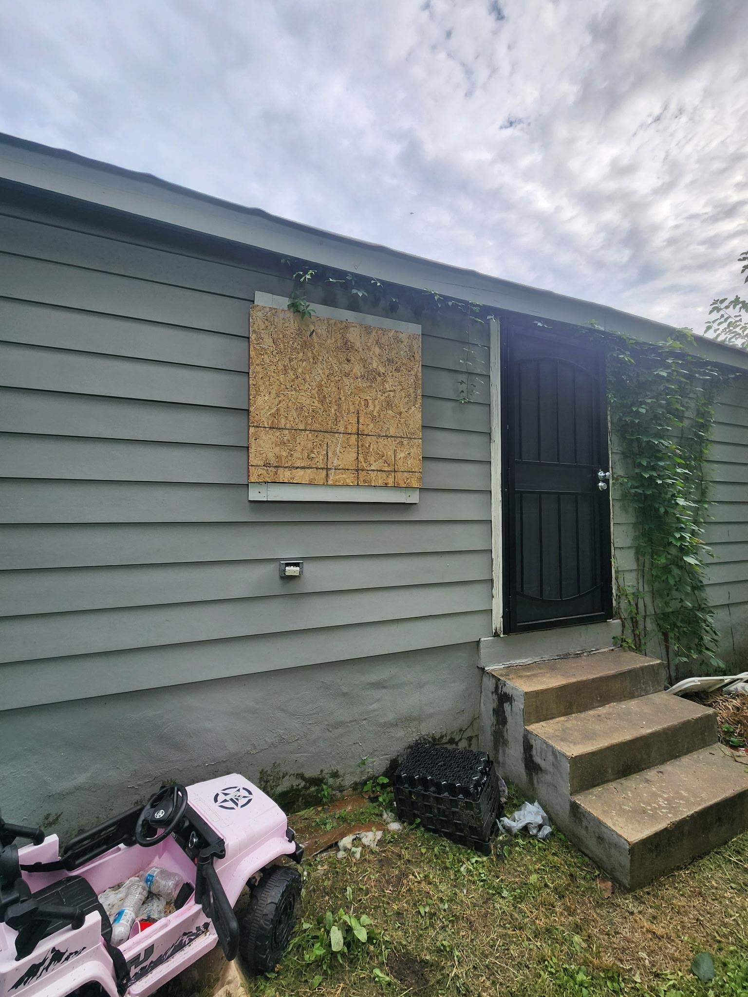 1396 Kimball Ave Property Photo 4