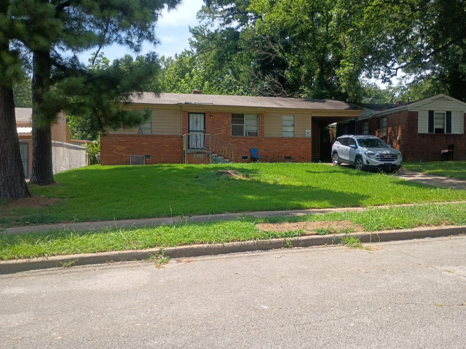 3667 SUZANNE DR Property Photo 1
