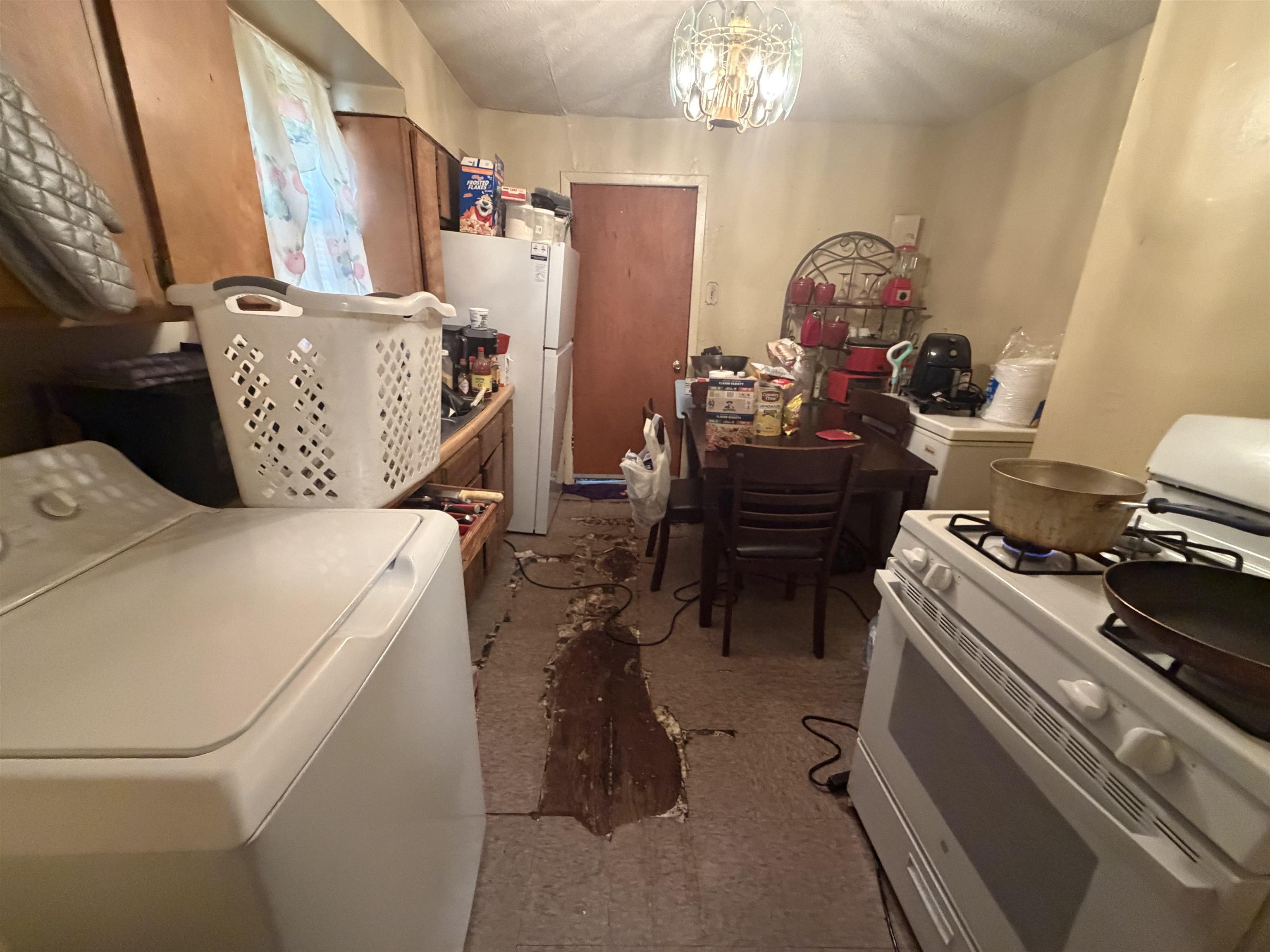 1355 Ethlyn Ave Property Photo 2