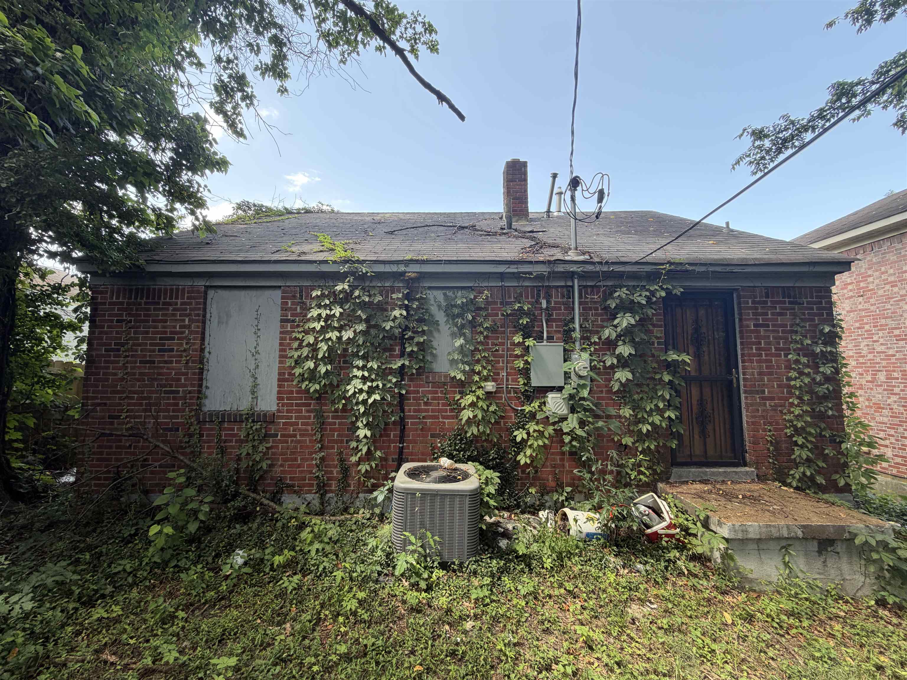 1355 Ethlyn Ave Property Photo 3